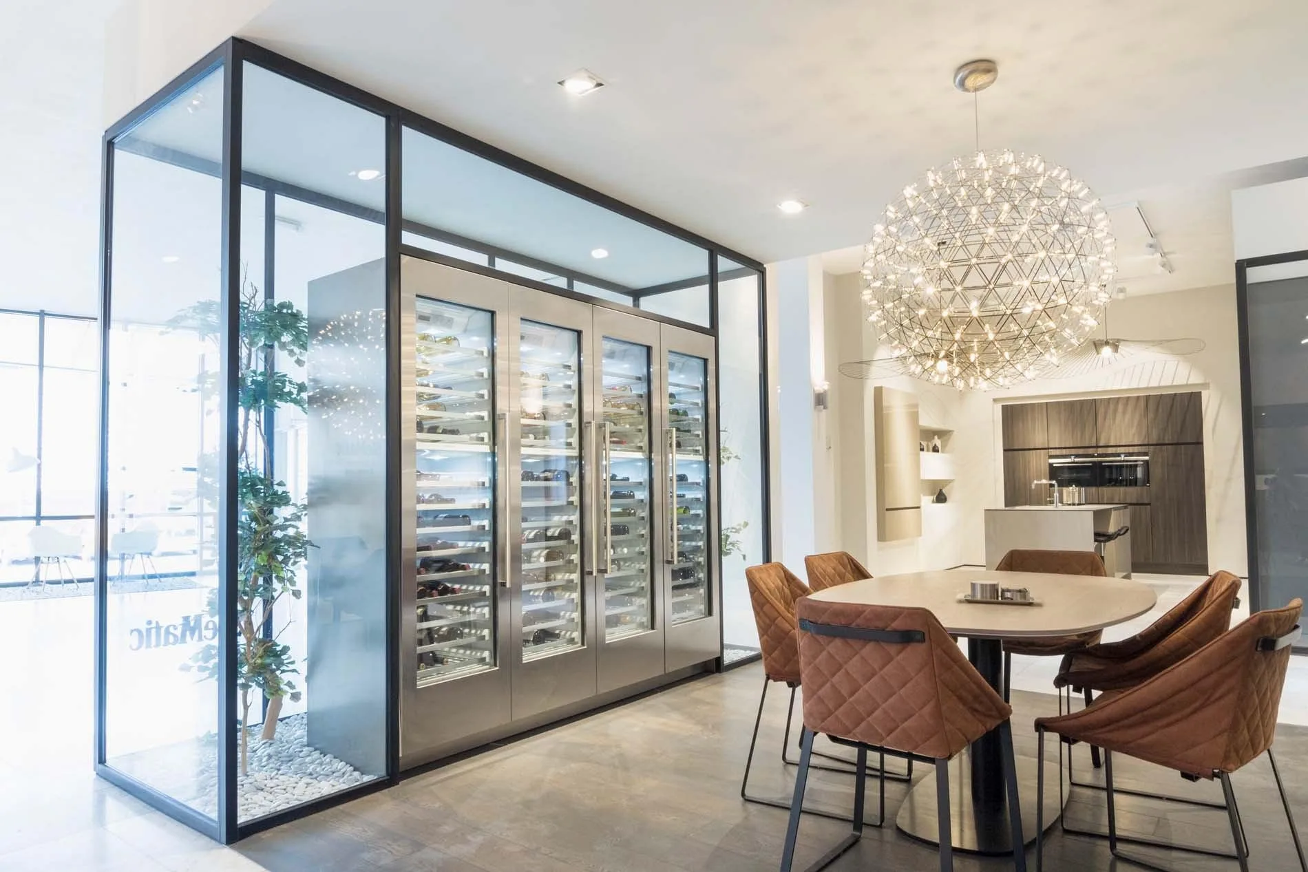 Showroomkeuken Siemens wijnklimaatkasten ASWA Keukens Hilversum