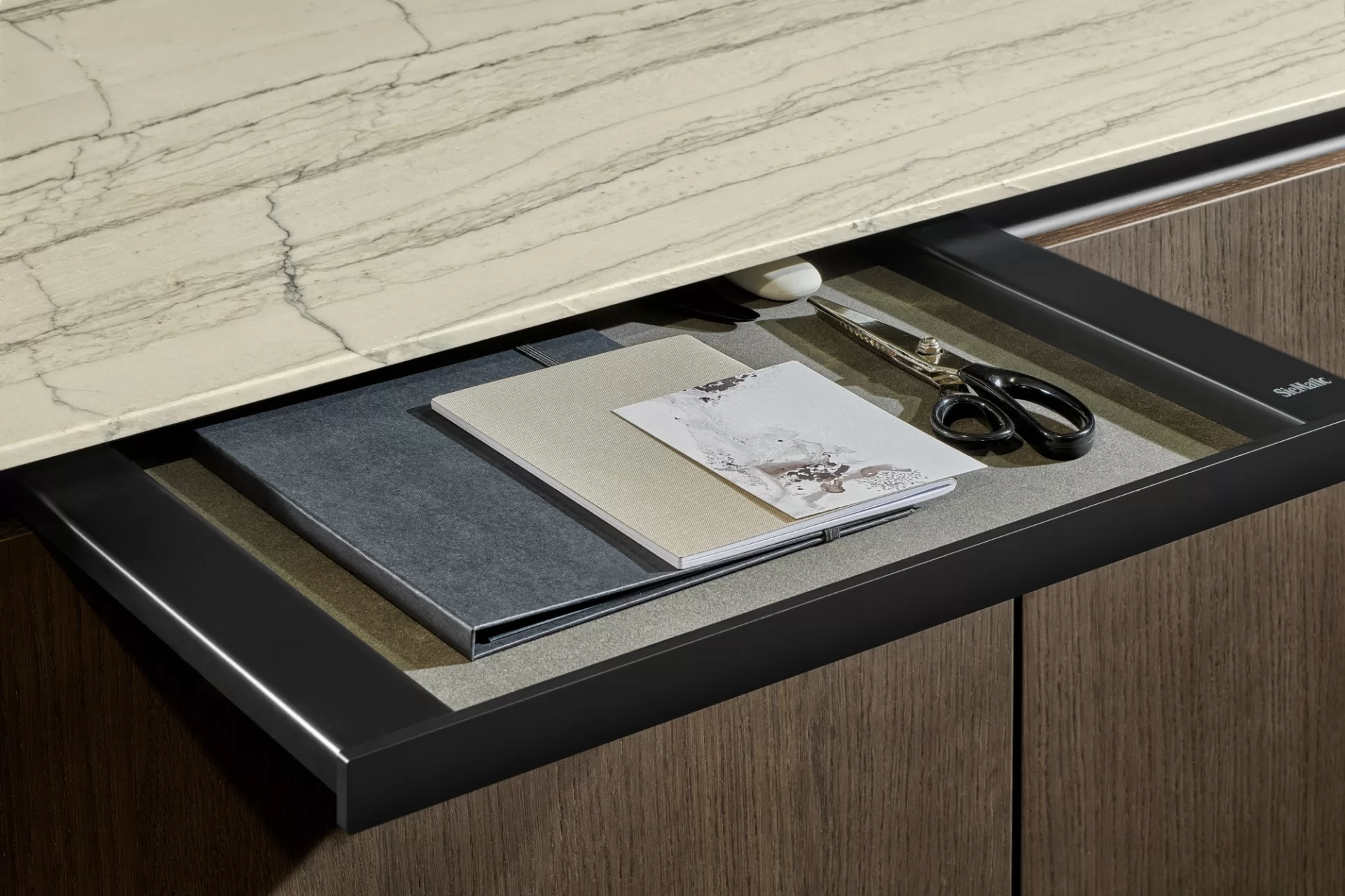 SieMatic S2 SecretService met verborgen lade in de greeplijst