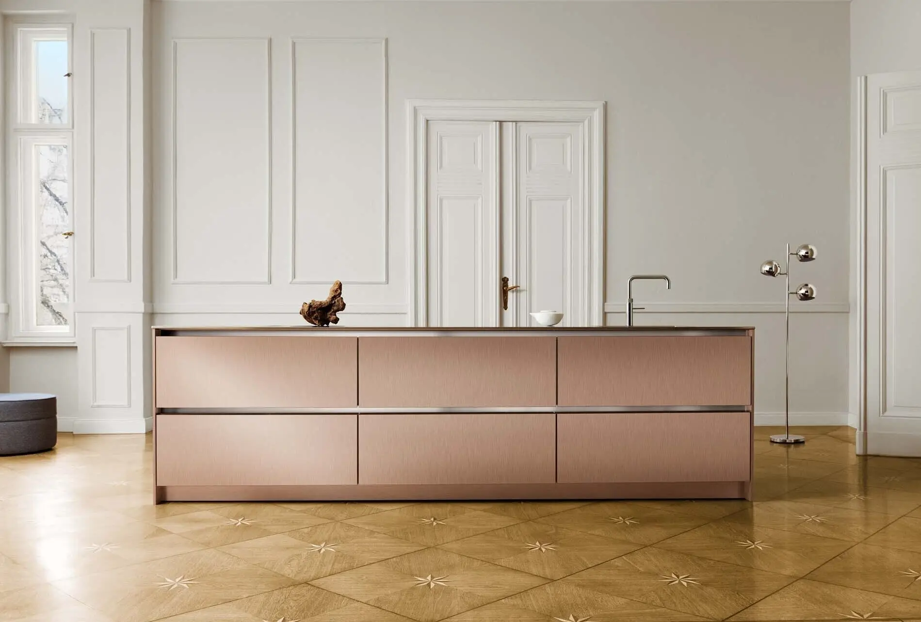 SieMatic keuken met metalen kookeiland in rosékleurige afwerking