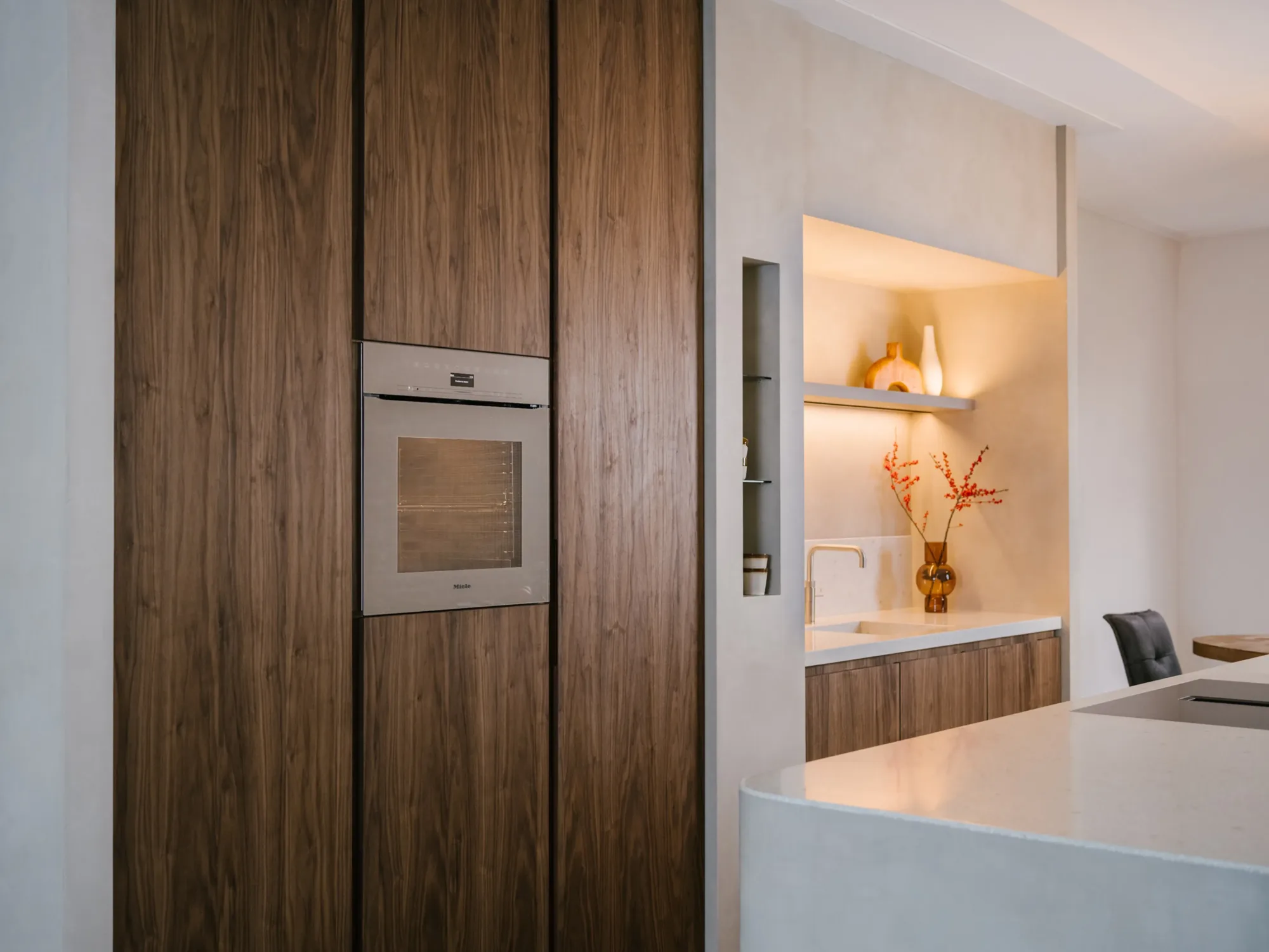 Miele Pearl Beige Ovens in houtlook Japandi keuken ASWA Keukens