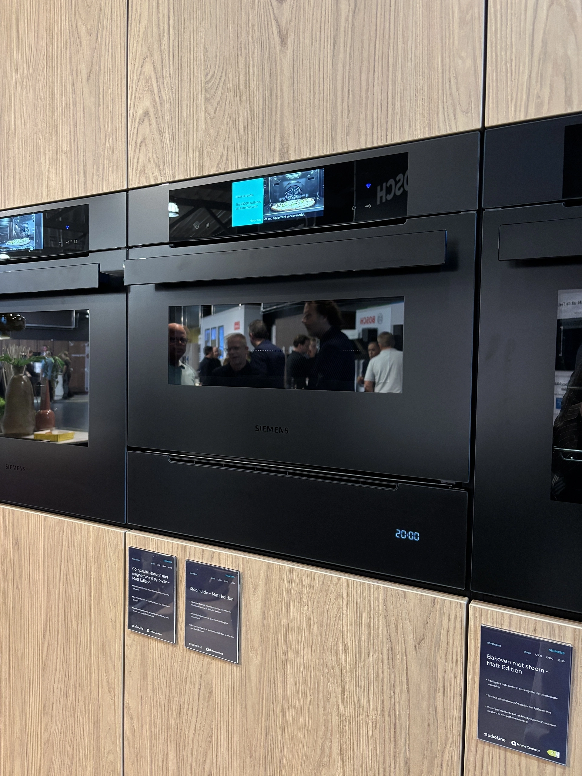 Siemens stoomlade Matt Edition geïntegreerd onder een oven