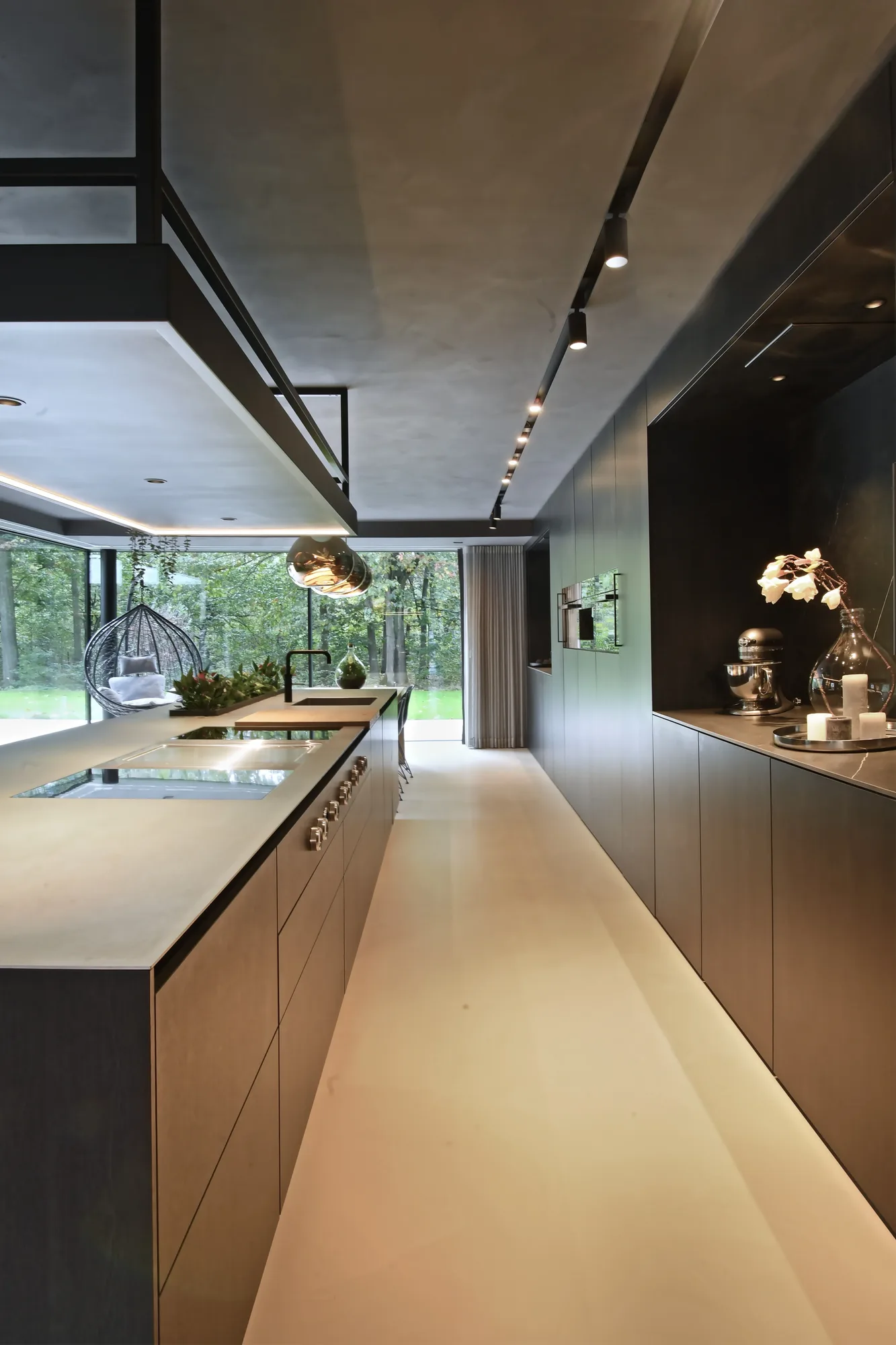 Donkere SieMatic maatwerkkeuken met luxe inbouwapparatuur The Art of Living ASWA Keukens 205050 1
