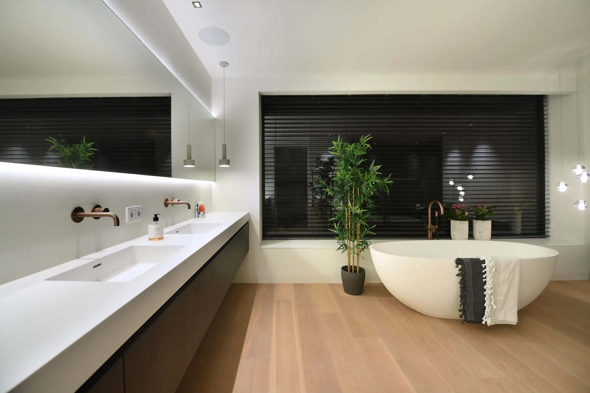Moderne villa met warm interieur PrastHooft The Art of Living ASWA Keukens 205050 39