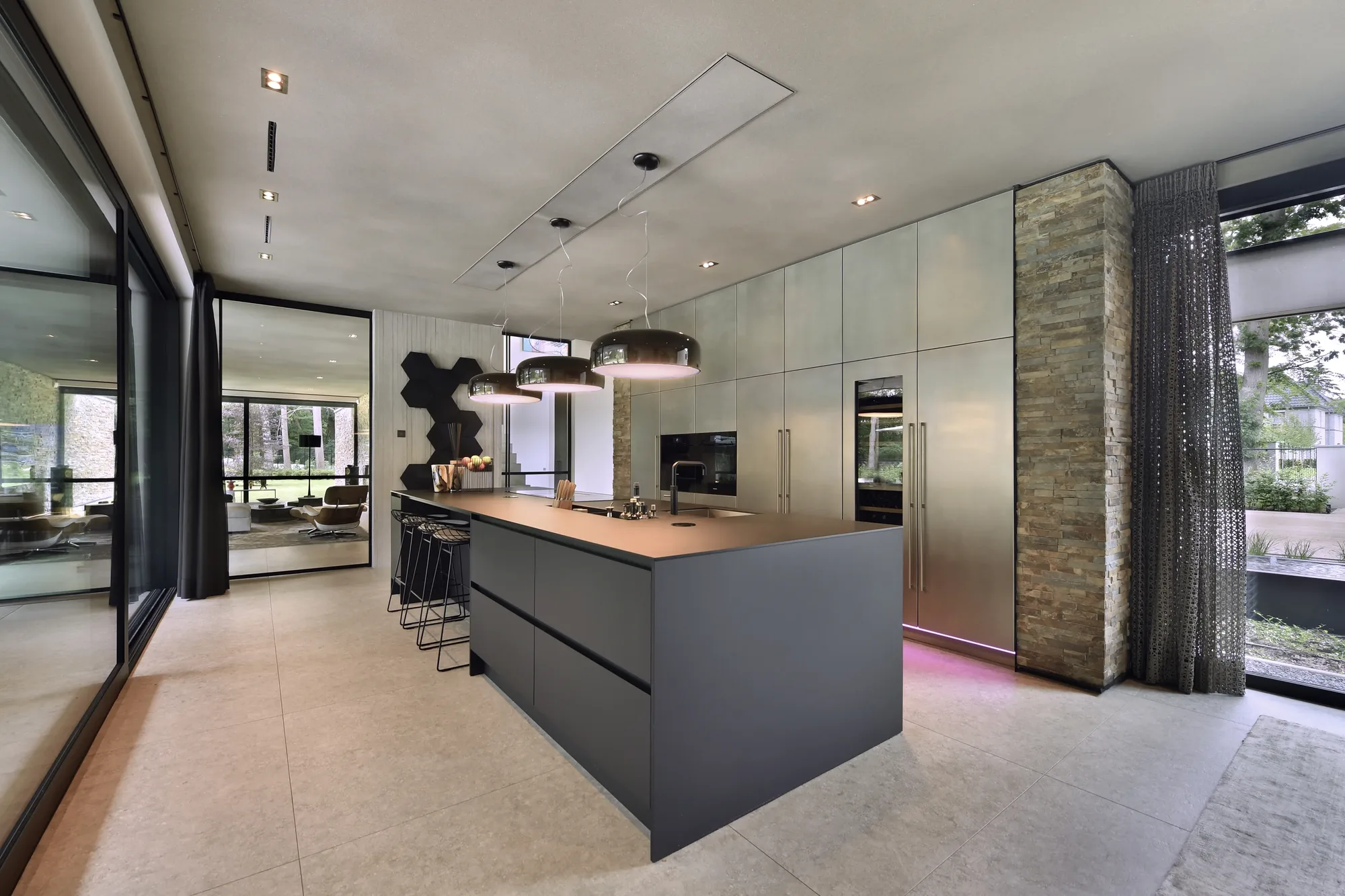 Industriele keuken met RVS keukenblad The Art of Living ASWA Keukens