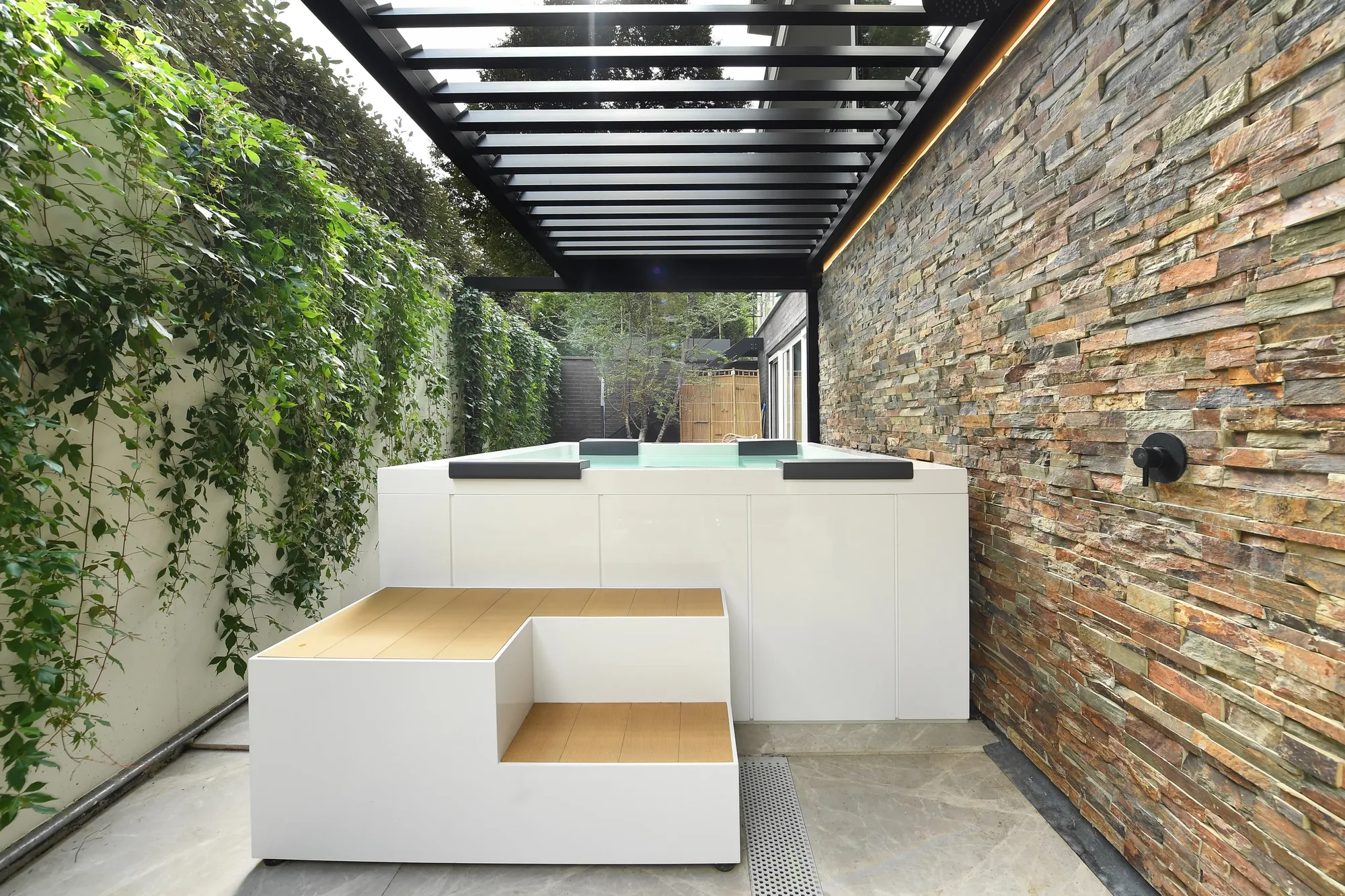Elegant appartement aan de Maas ingebouwde jacuzzi The Art of Living ASWA Keukens 207129