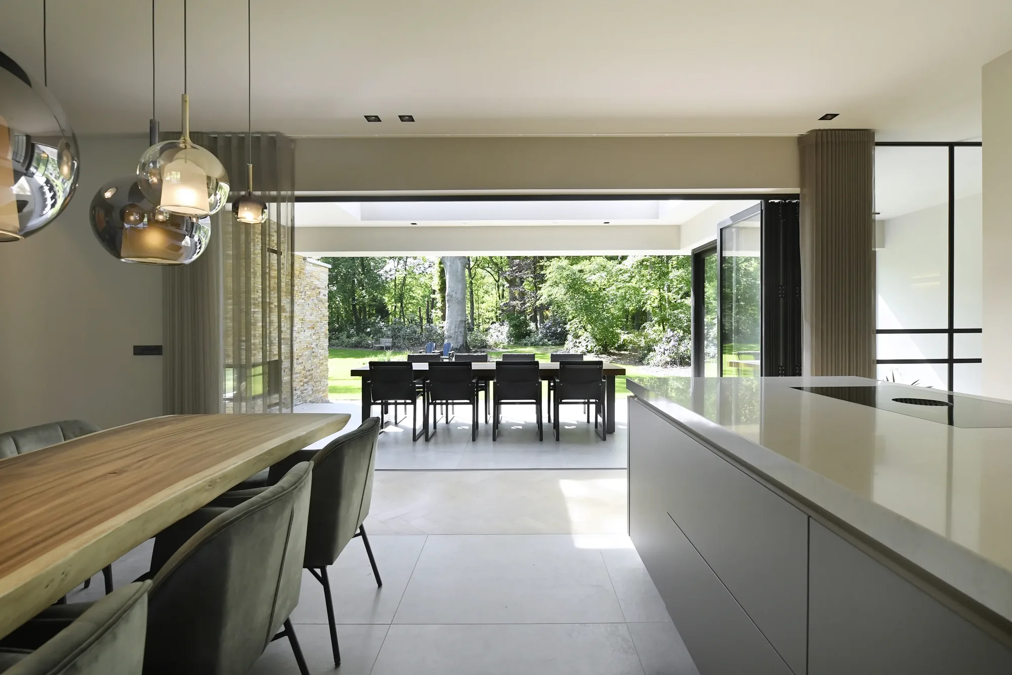 Stijlvol zwart keukeneiland van Sie Matic SLX in open woonruimte The Art of Living 208571