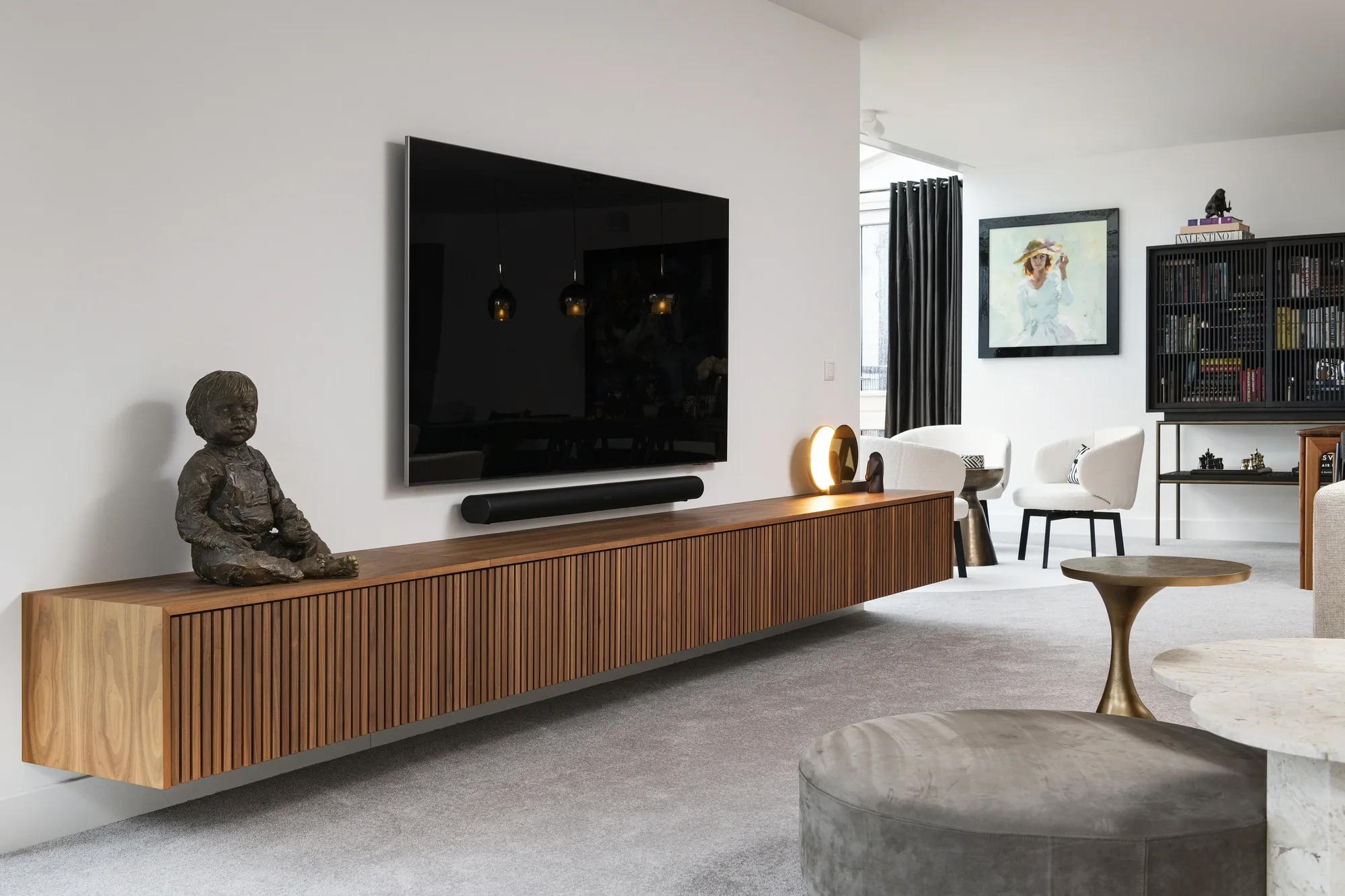 Luxe gerenoveerd appartement houten tv meubel ribbelfront Exclusief project The Excellent ASWA Keukens 210953