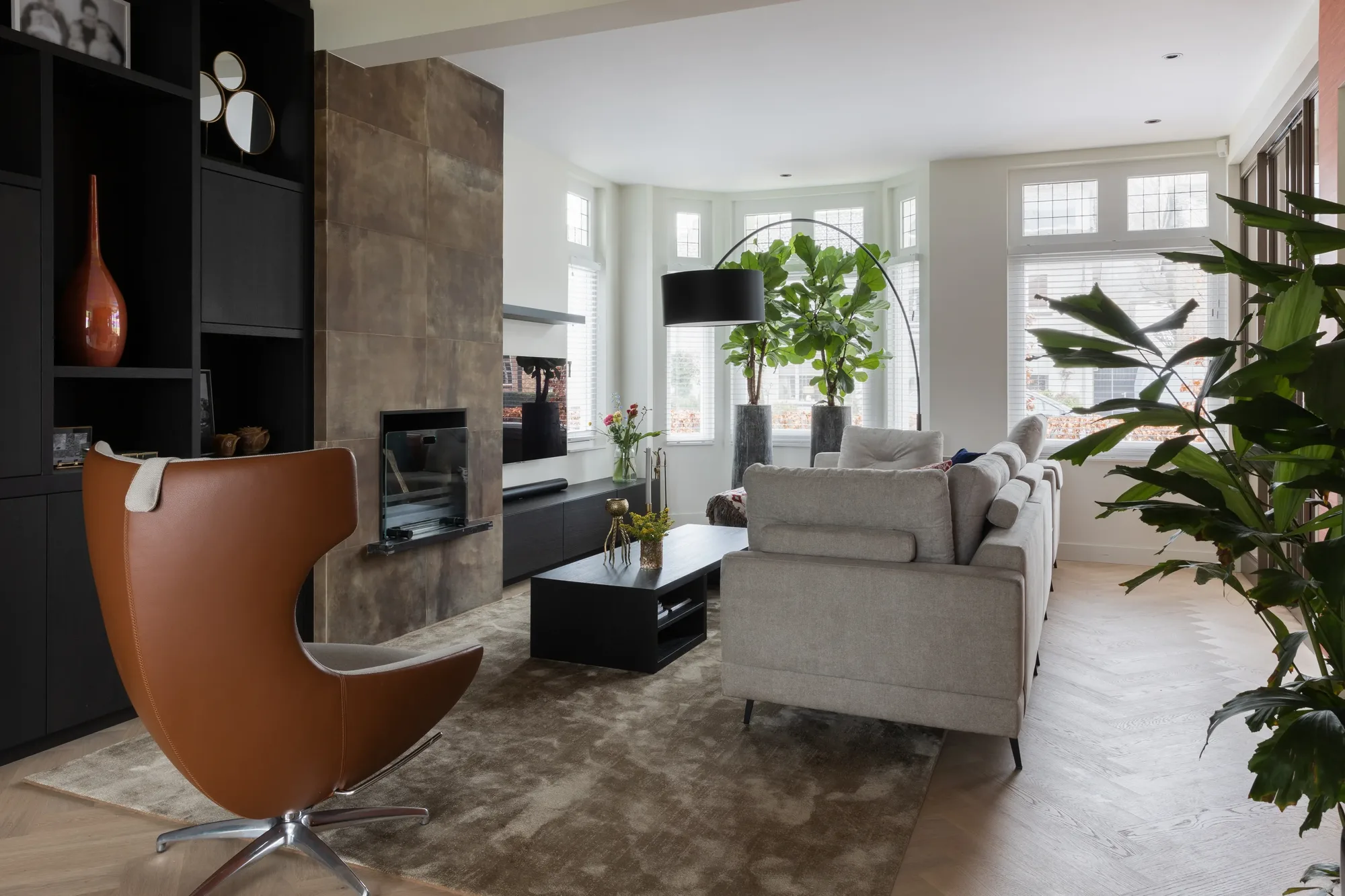 Hemels Wonen Esther Rooijakkers warme moderne woonkamer The Art of Living ASWA Keukens 213533 1