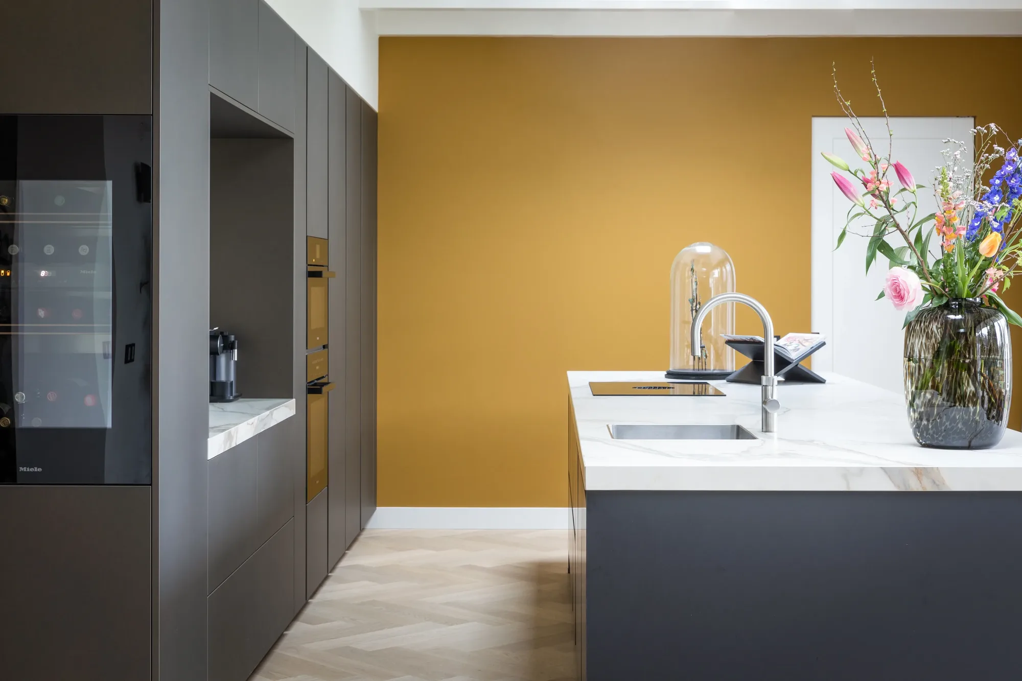 Luxe moderne hoekkeuken met kookeiland The Art of Living ASWA Keukens 213533