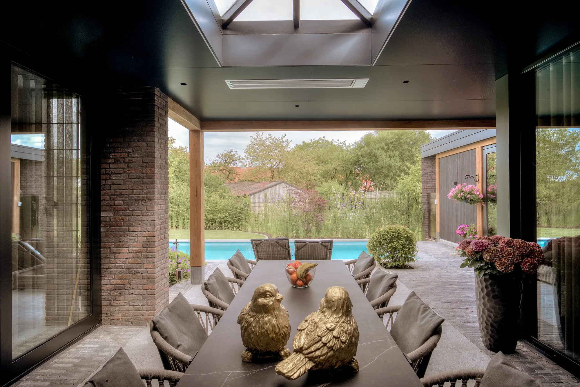Rietgedekte villa modern buitenteras Exclusief project The Art of Living ASWA Keukens 217220