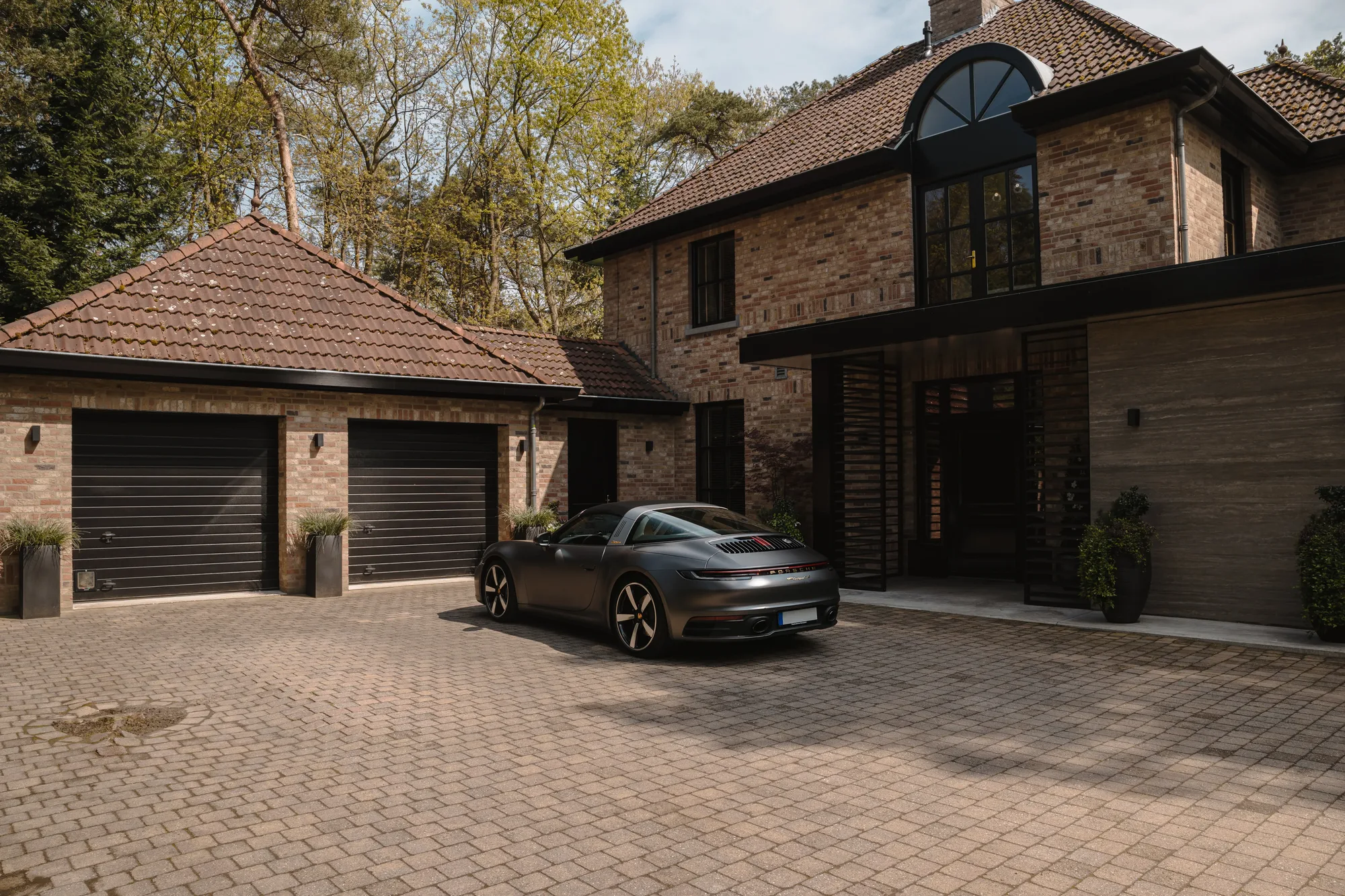 Brabantse villa met oog voor esthetiek oprit villa ASWA Keukens The Art of Living 220425