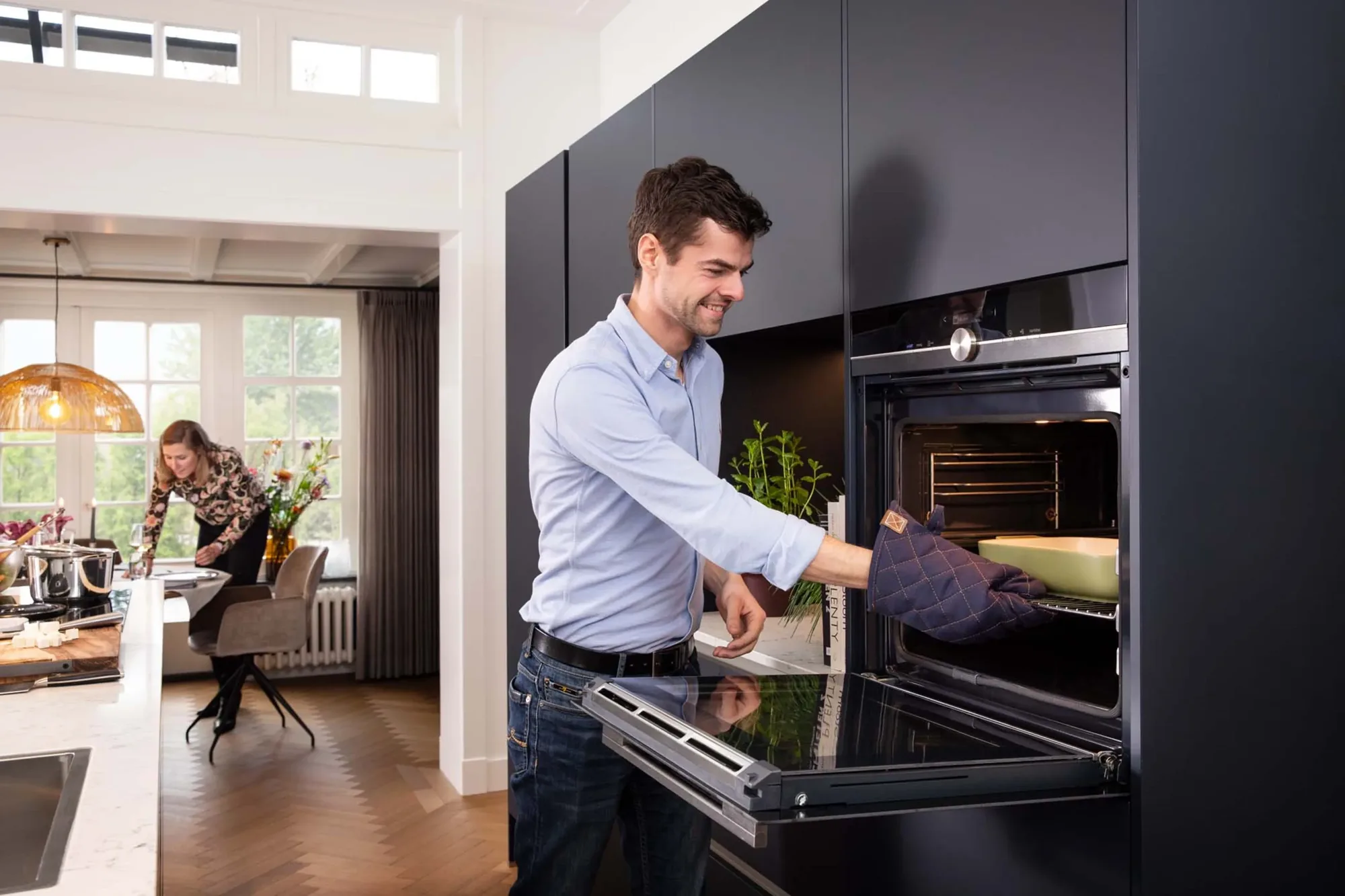 Siemens IQ700 oven in blauwe keuken ASWA Keukens