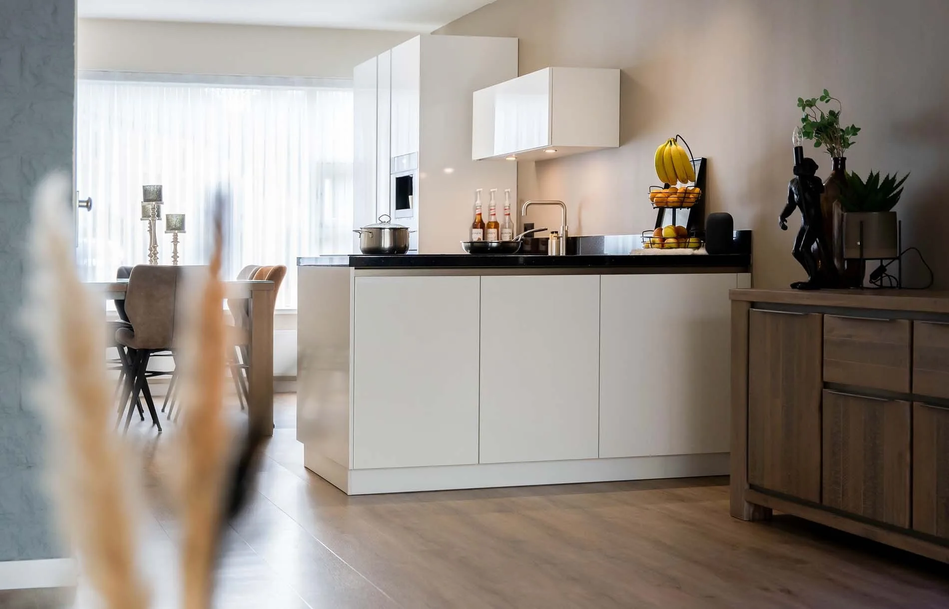 L keuken wit hoogglans ASWA Keukens