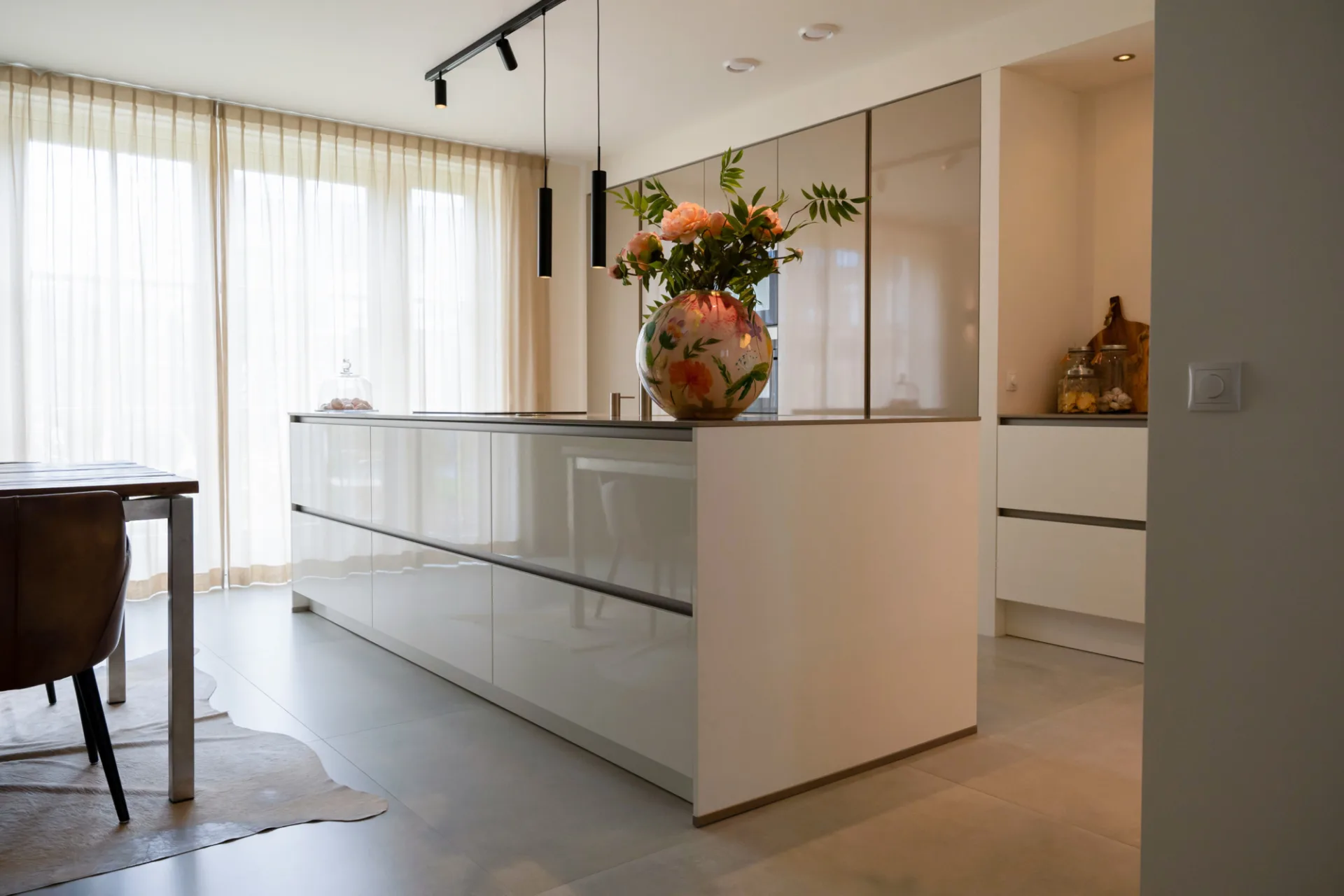 Beige keuken met kookeiland ASWA Keukens