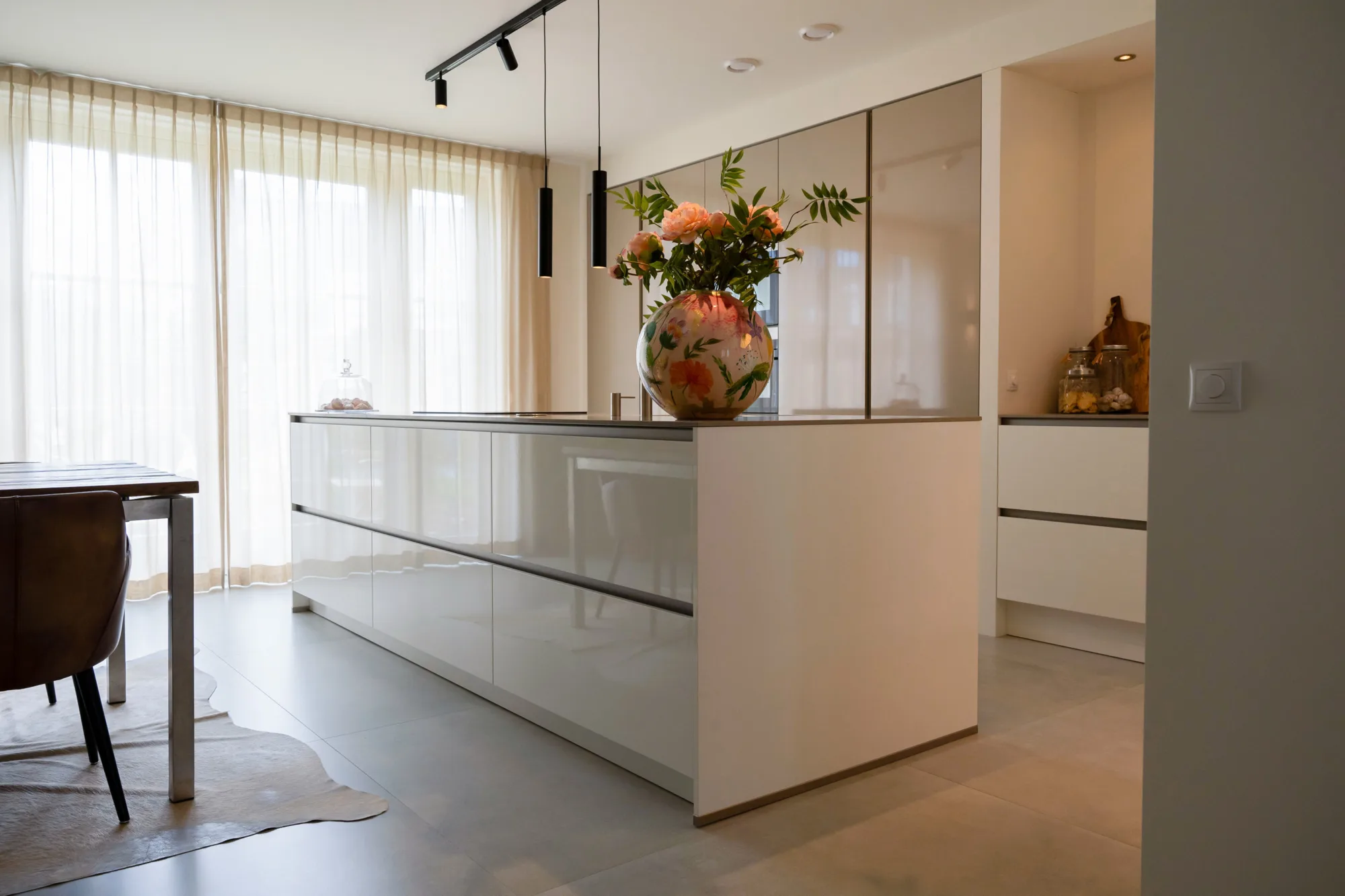 Beige keuken met kookeiland ASWA Keukens