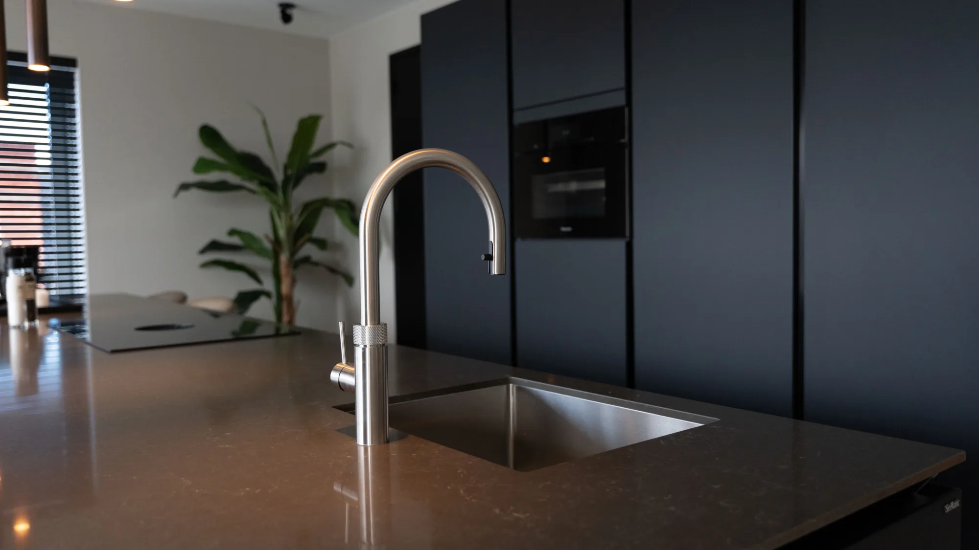 Quooker Flex Round RVS zwarte keuken ASWA Keukens