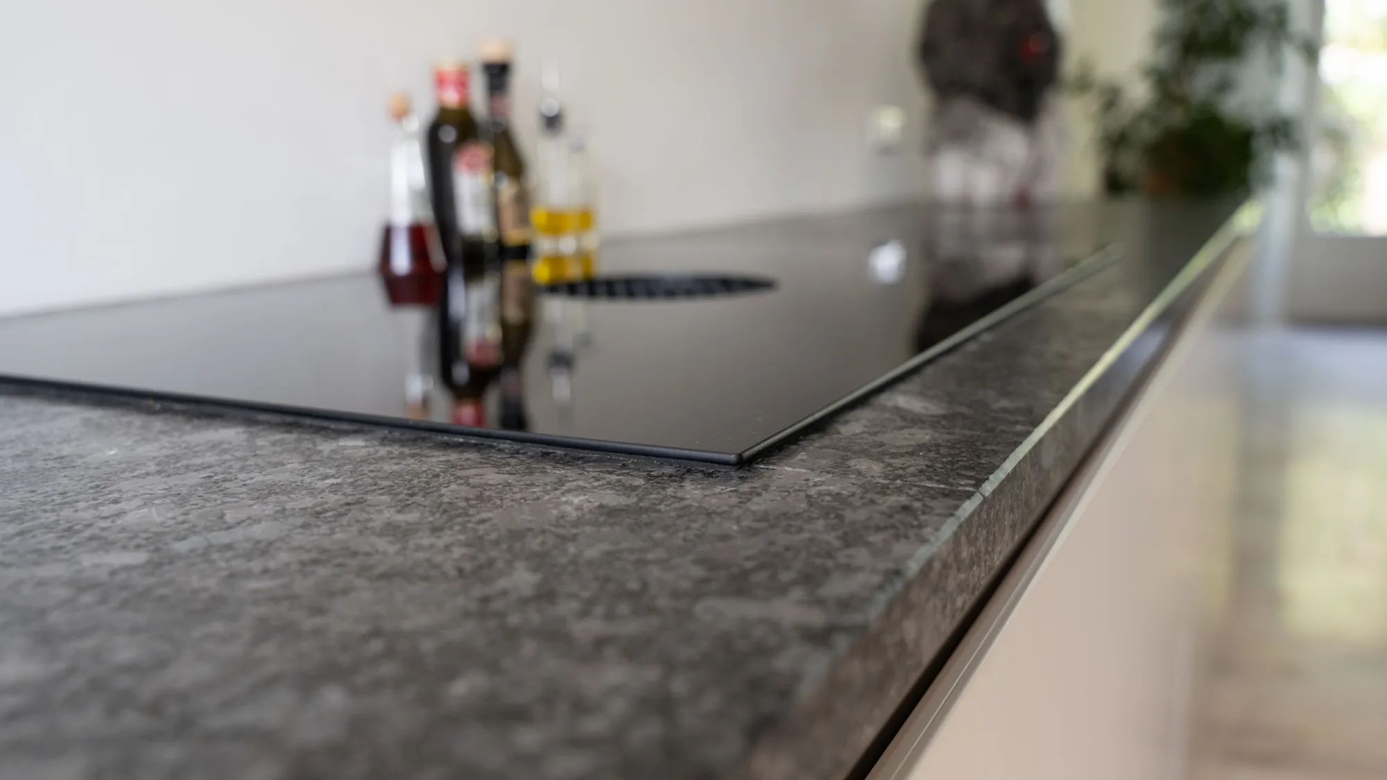 Jetstone graniet werkblad Steel Grey Gepolijst ASWA Keukens