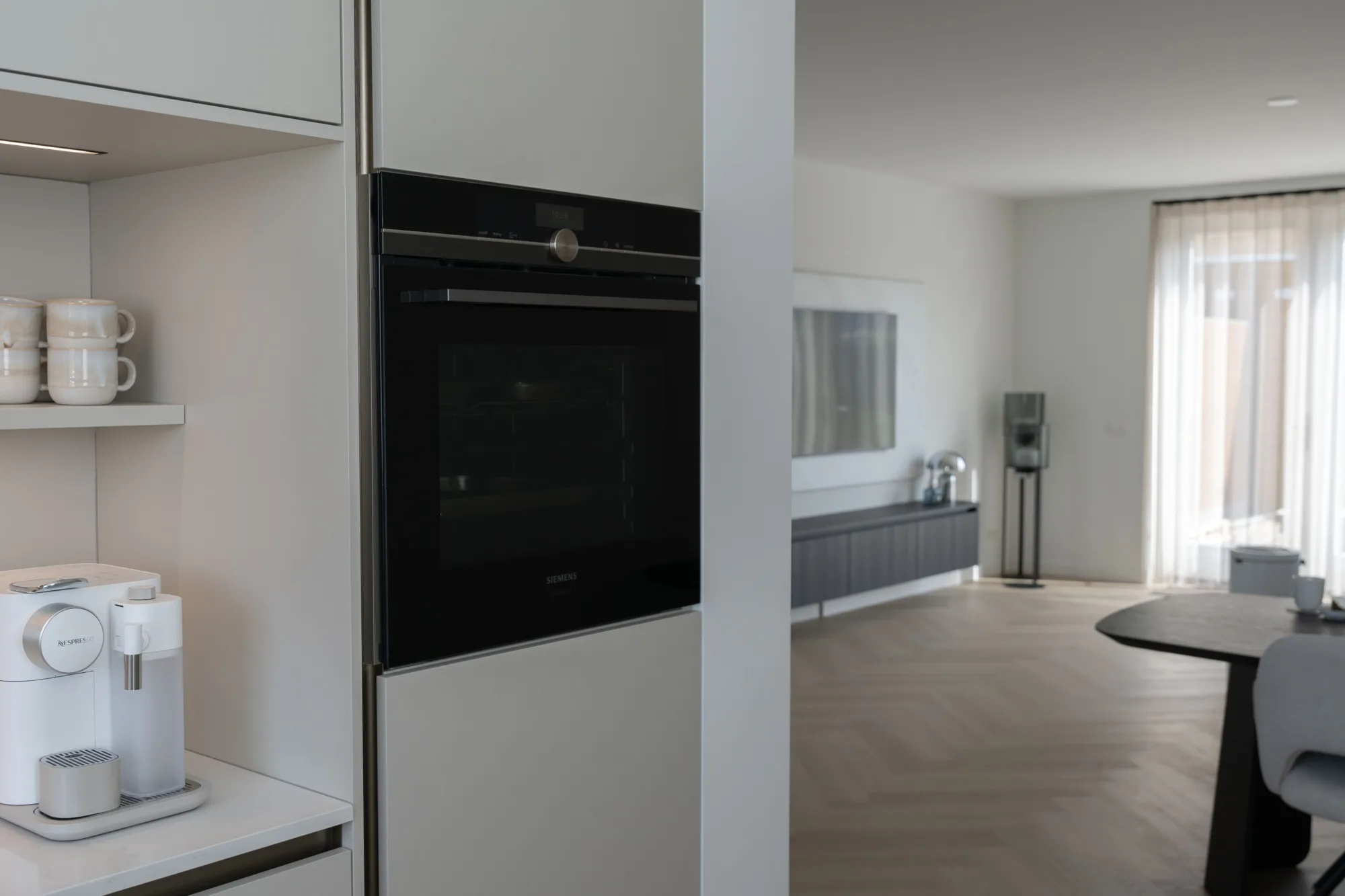 Siemens oven in beige keuken ASWA Keukens