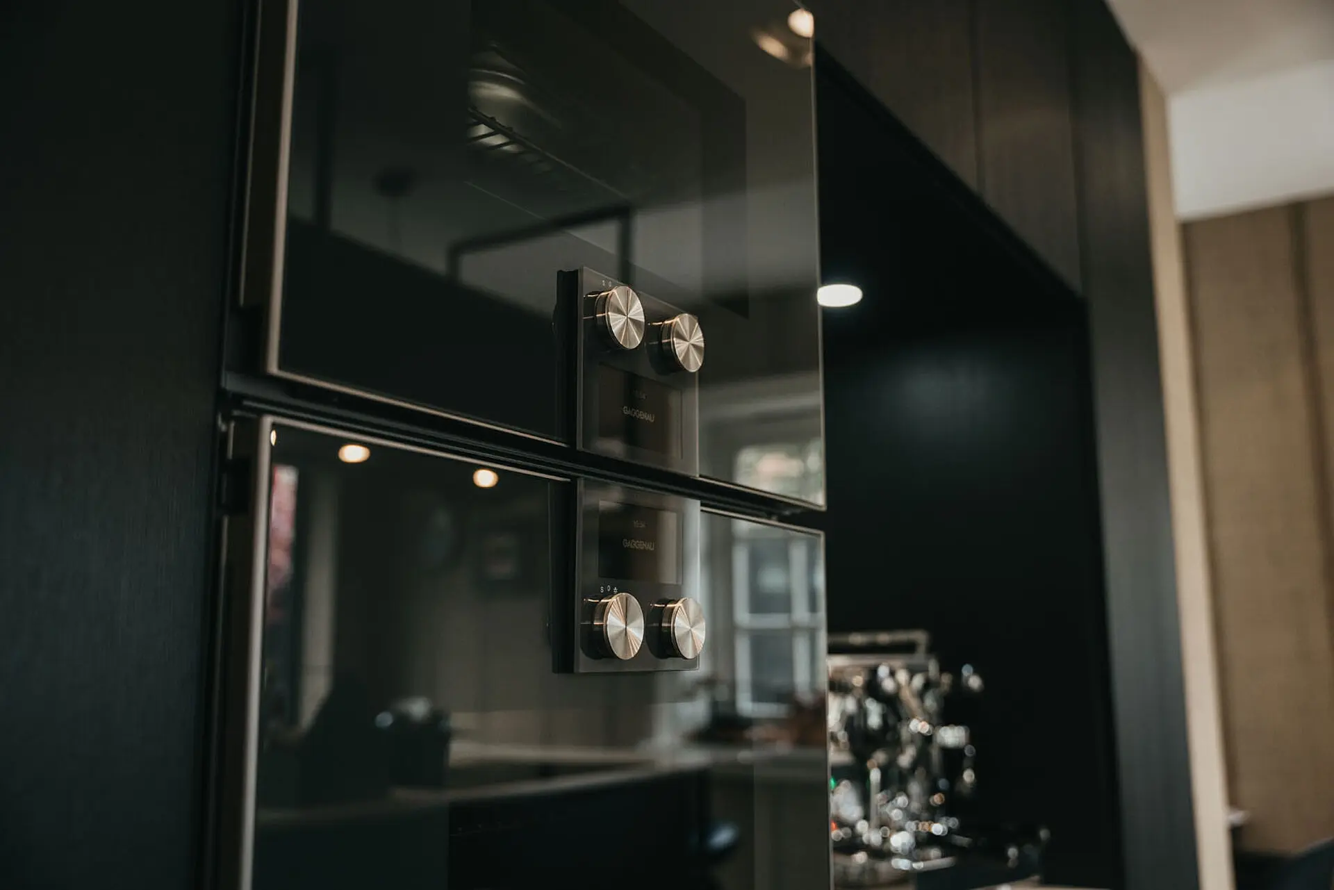 Gaggenau ovens geïntegreerd in de kastenwand van een SieMatic URBAN keuken