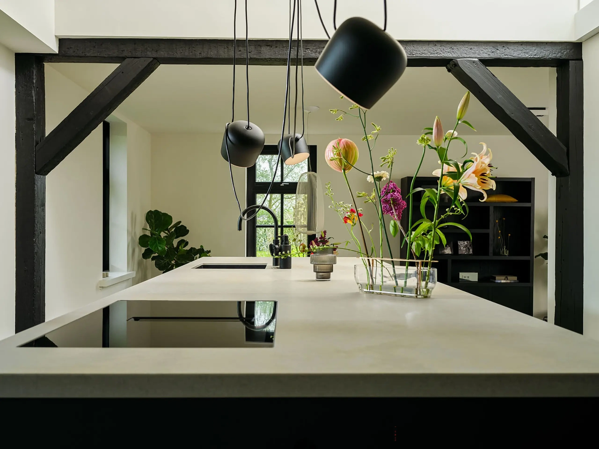 SieMatic PURE kookeiland met inductiekookplaat en minimalistisch design in Nijmegen.
