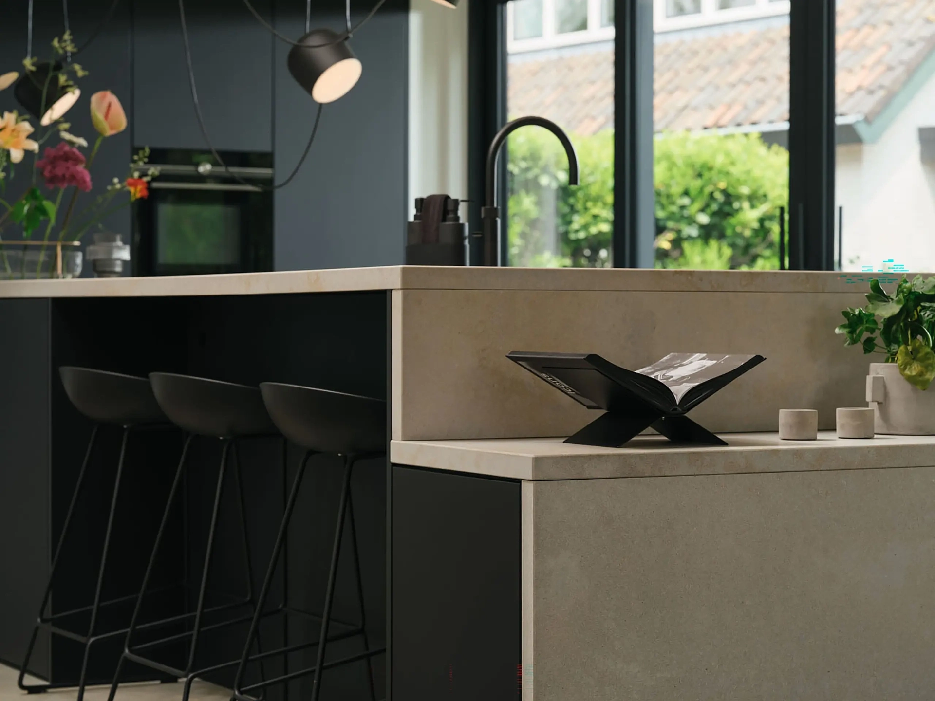 Detail van het SieMatic PURE kookeiland met bar en licht werkblad in Nijmegen.