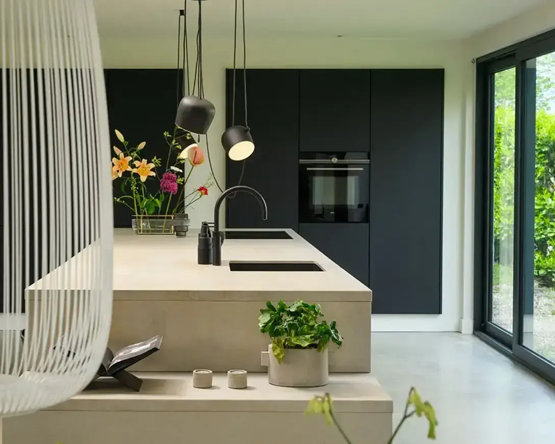 SieMatic PURE keuken met ruim kookeiland en minimalistisch design in Nijmegen.