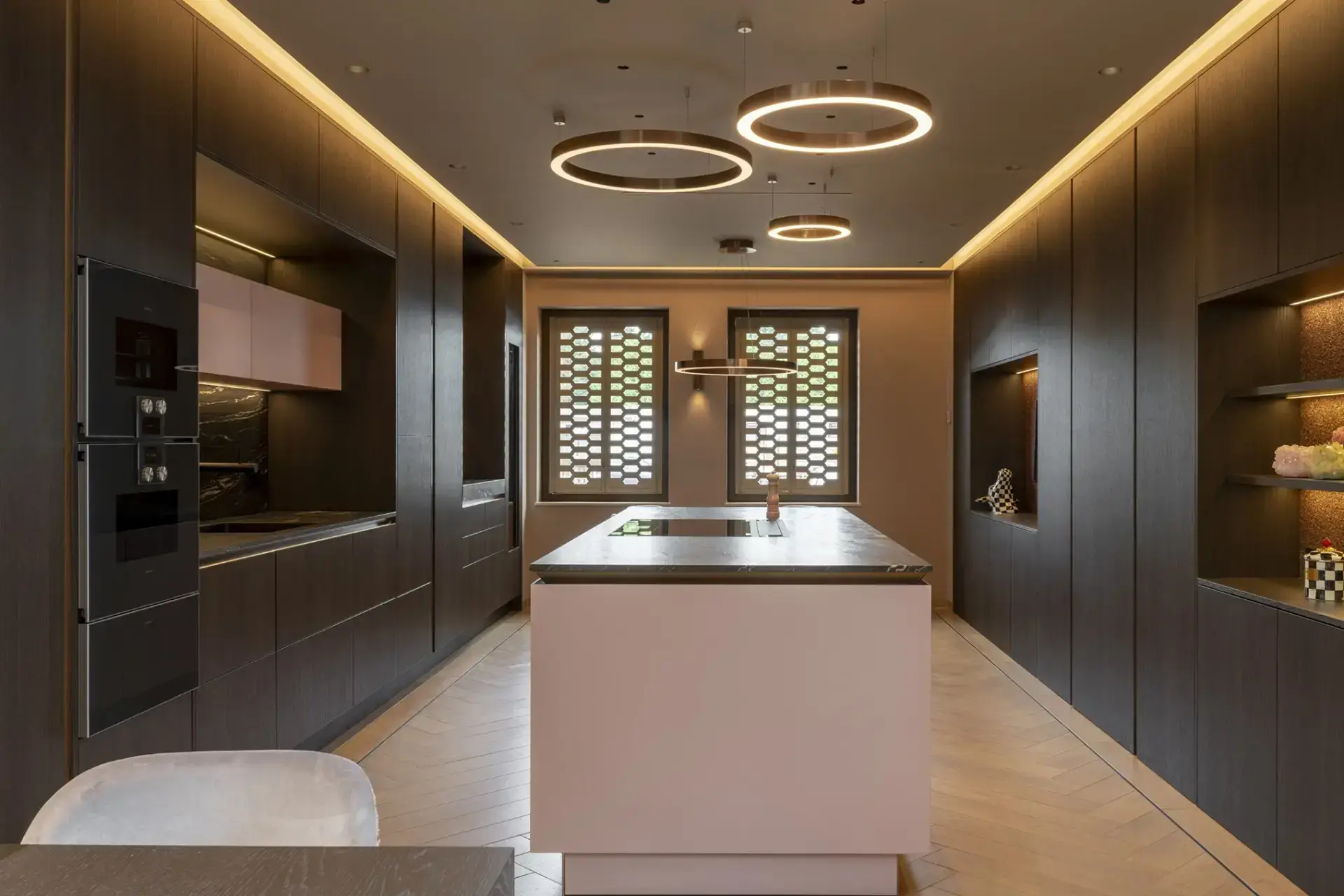 Bekroonde SieMatic PURE keuken met kookeiland en minimalistisch design in Amsterdam.