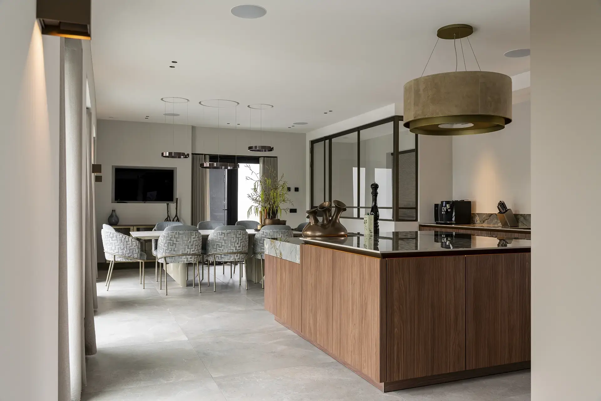 SieMatic woonkeuken met houtfineer en kookeiland