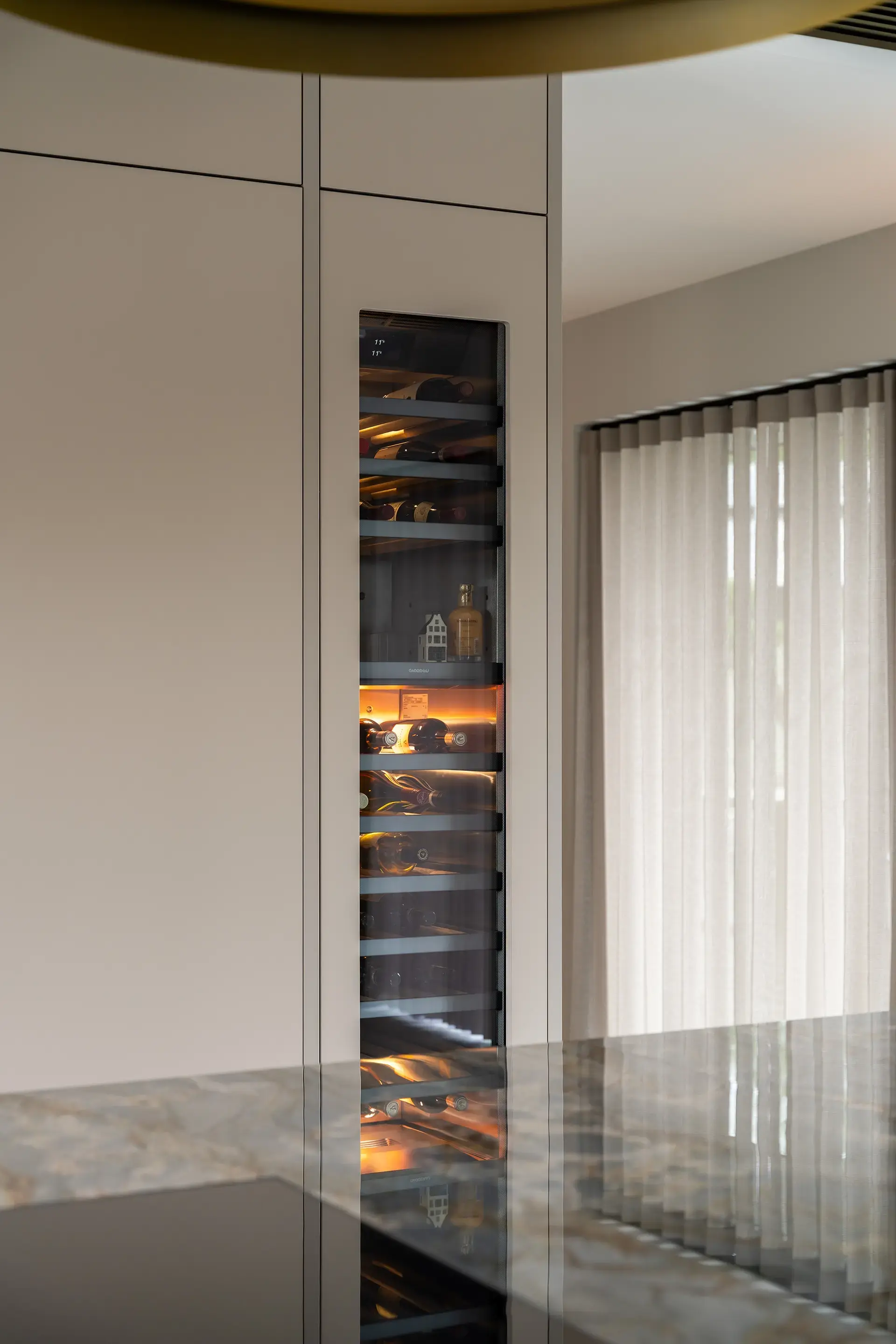 Geïntegreerde wijnklimaatkast in een luxe SieMatic keuken in Amstelveen.
