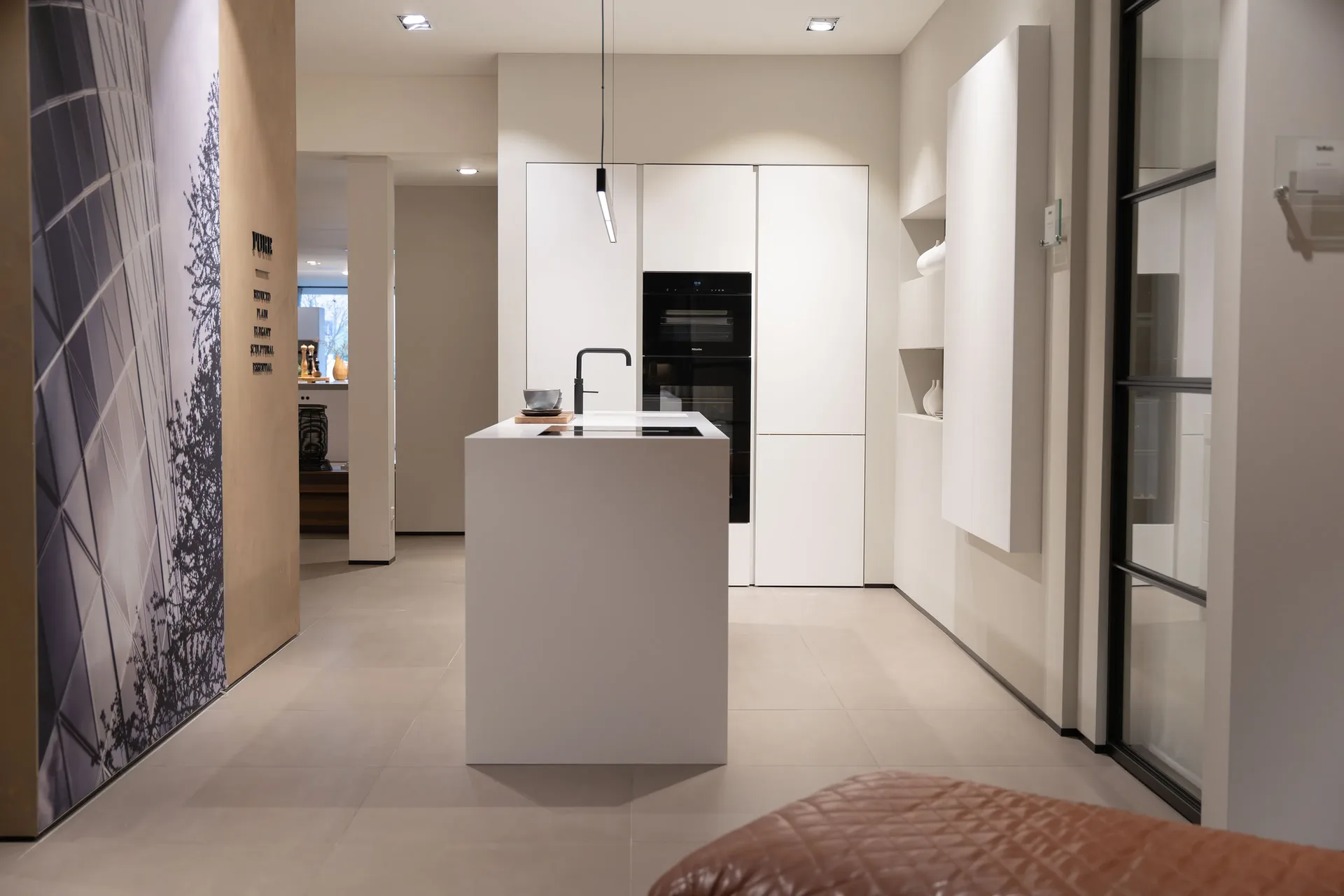 Showroomkeuken Sie Matic Pure met corian keukenblad ASWA Keukens Helmond