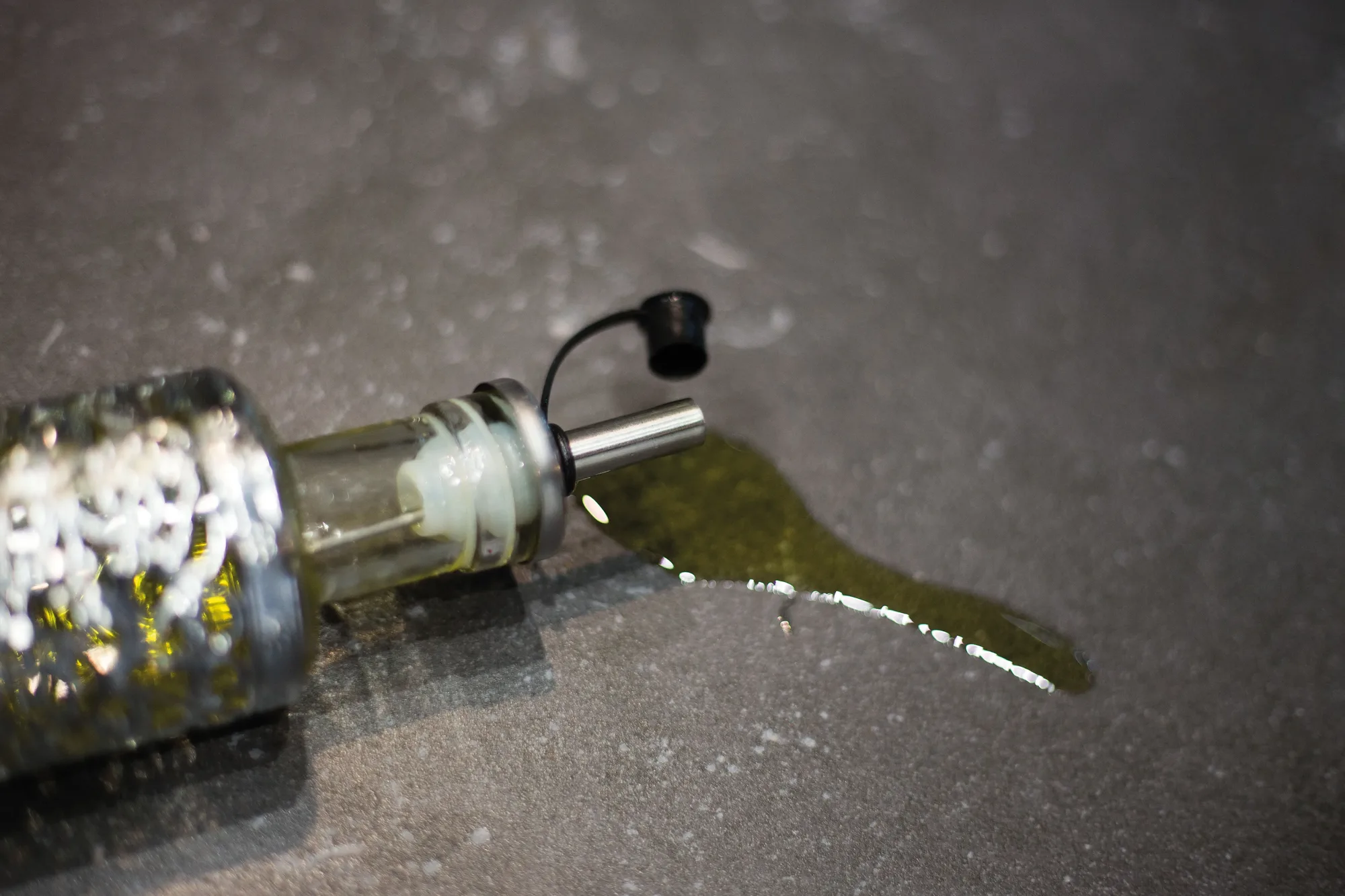 Vlekken in werkblad schoonmaken Dekton Fossil Jetstone ASWA Keukens