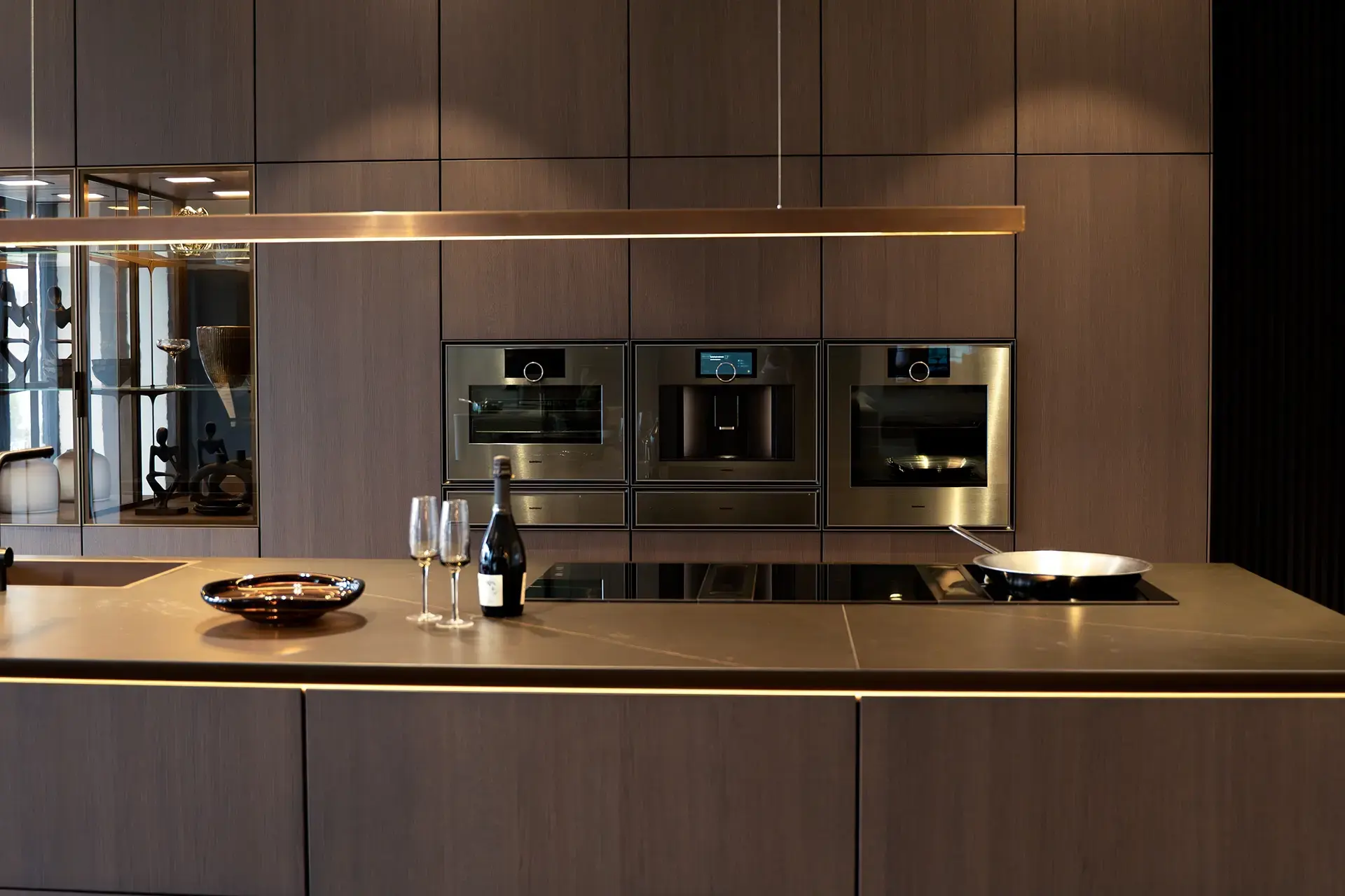Luxe SieMatic keuken met hoogwaardige apparatuur in de showroom van SieMatic by ASWA Keukens Uden.