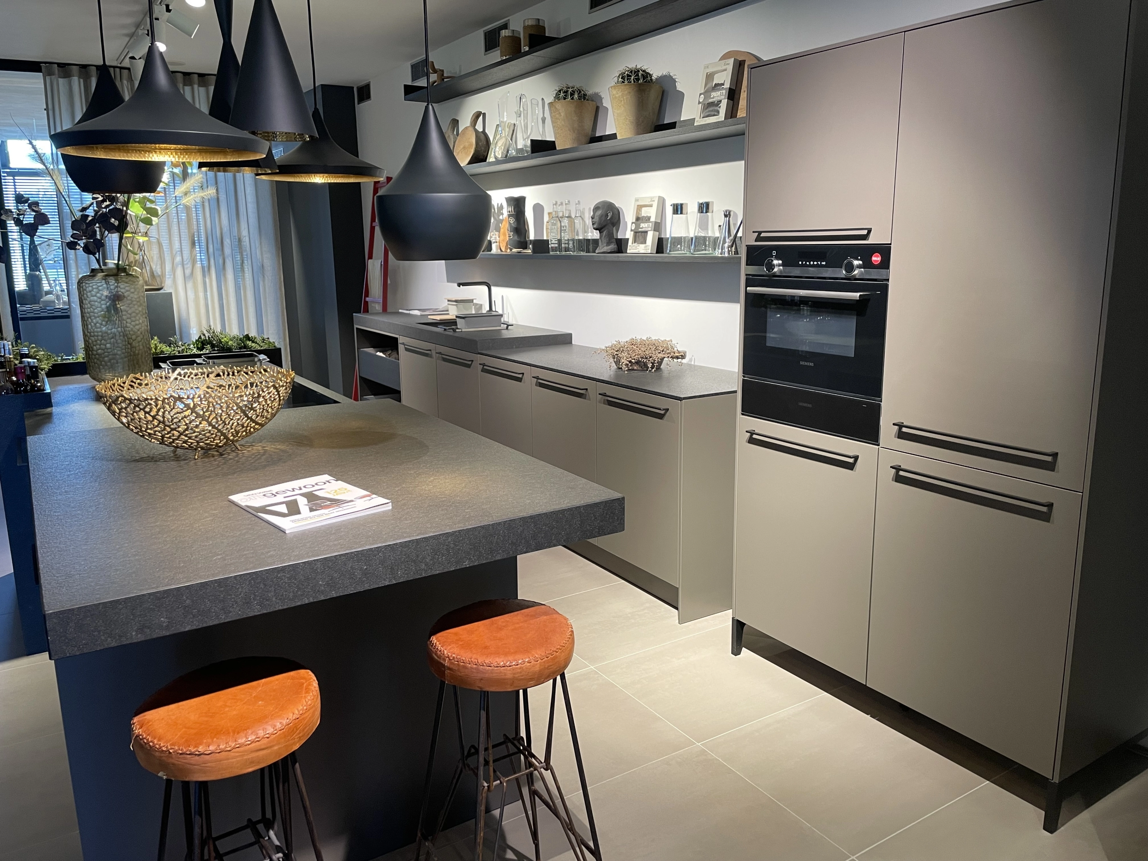 Landelijke SieMatic Urban SC keuken met eiland en bar