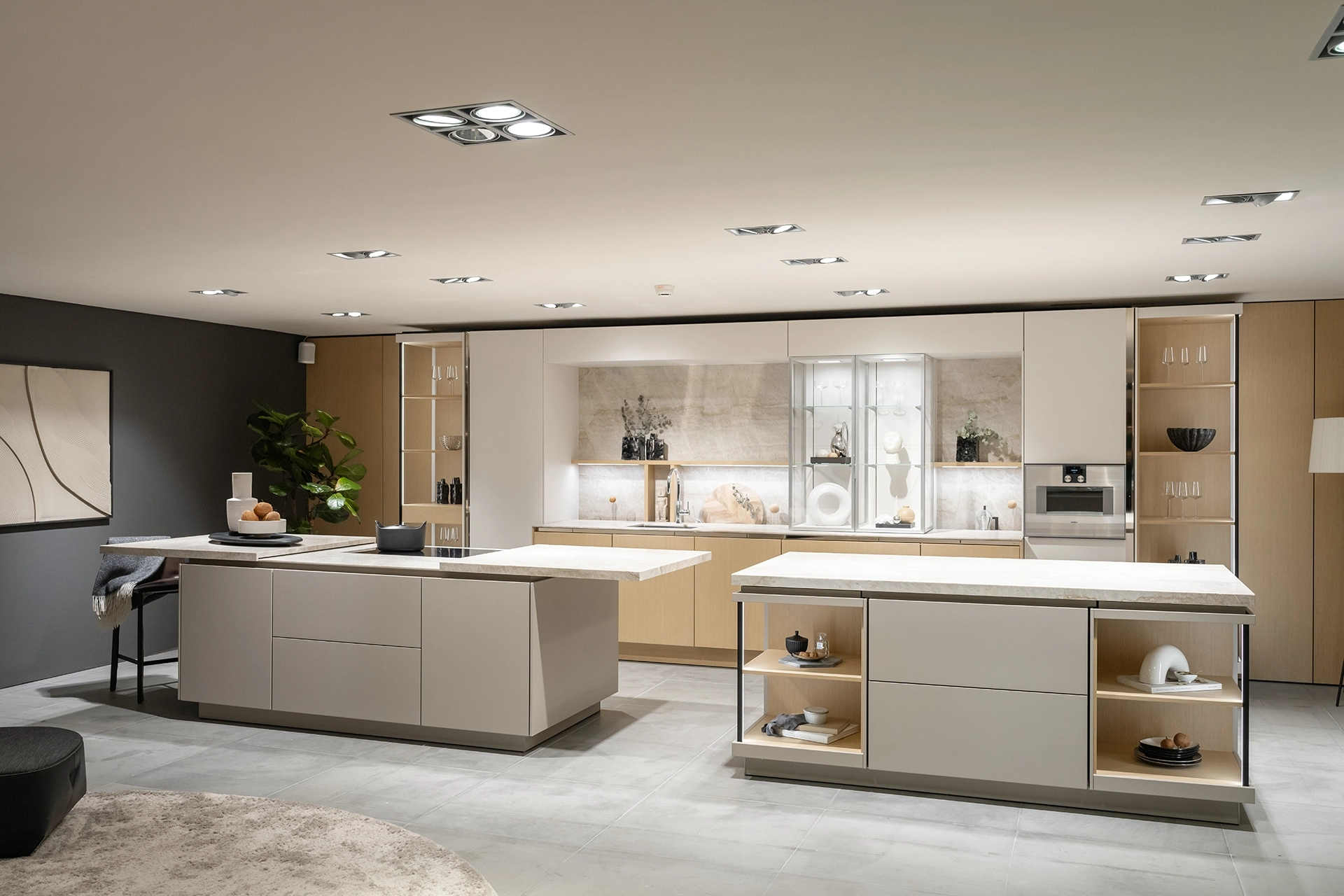 SieMatic PURE greeploze Japandi keuken met kookeilanden en minimalistisch design.