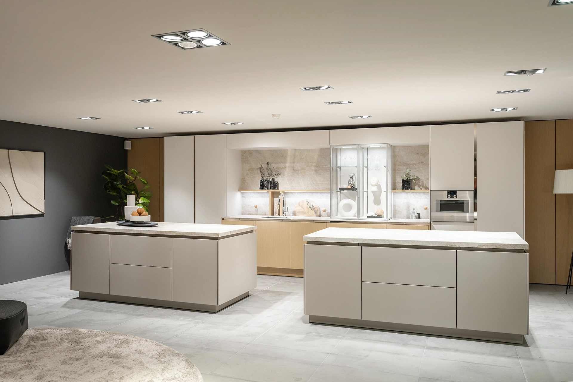 SieMatic PURE Japandi keuken met kookeilanden, lichte kleuren en minimalistisch design.