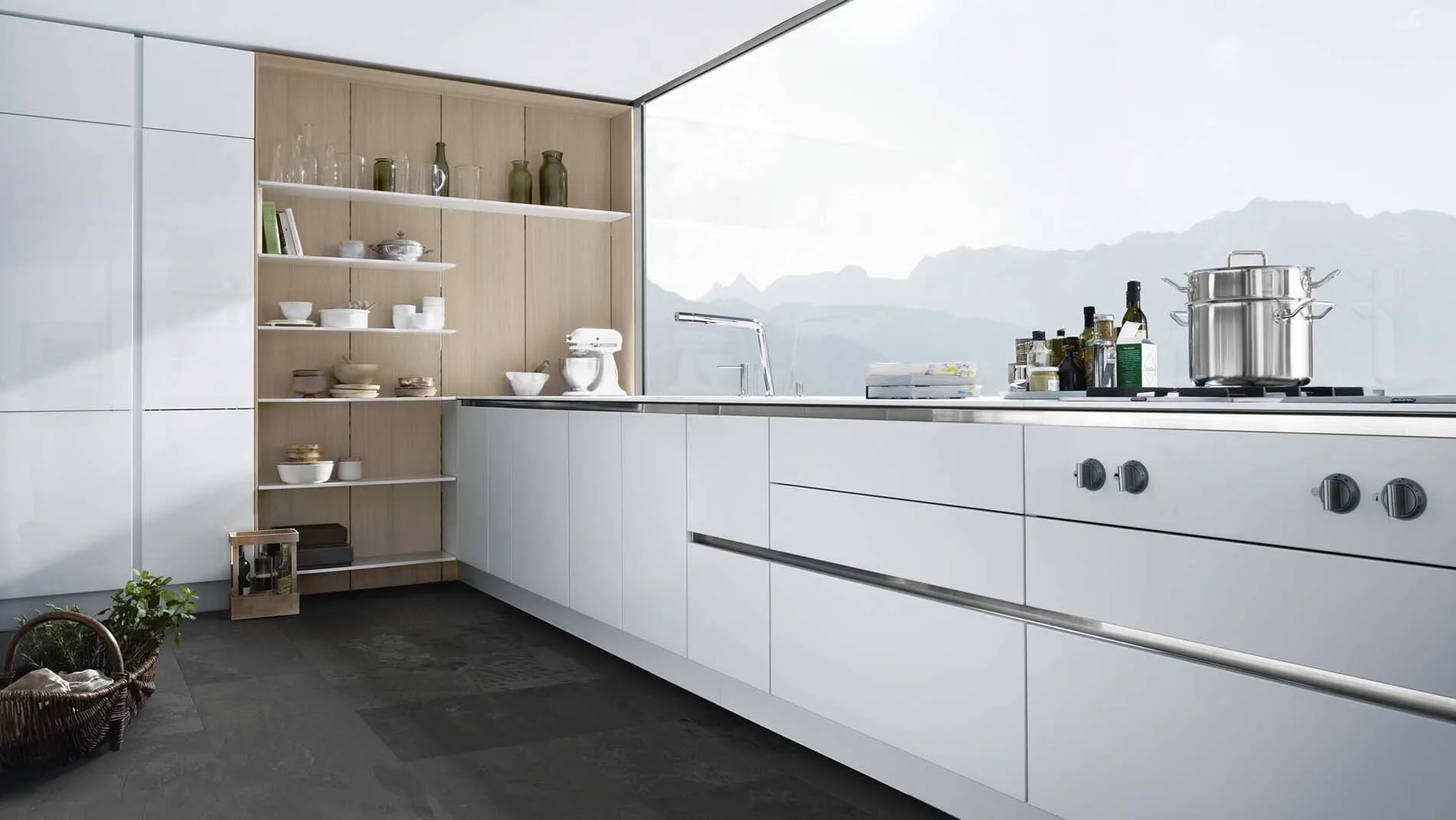 SieMatic pure witte keuken met houtenwand, ASWA Keukens