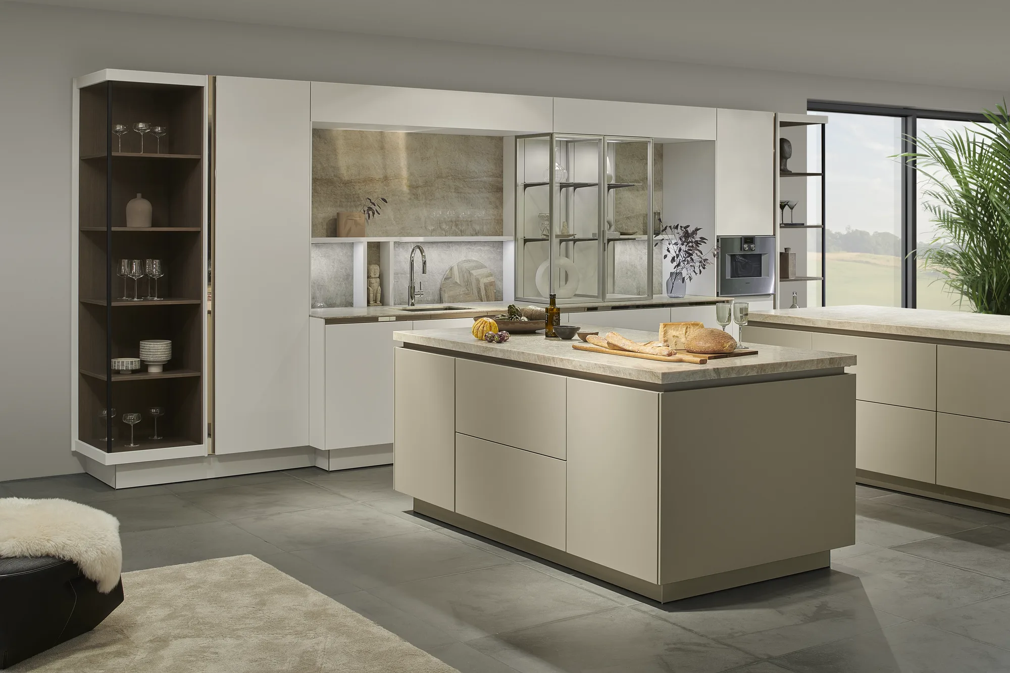 SieMatic Pure S2 kookeiland beige met kastenwand