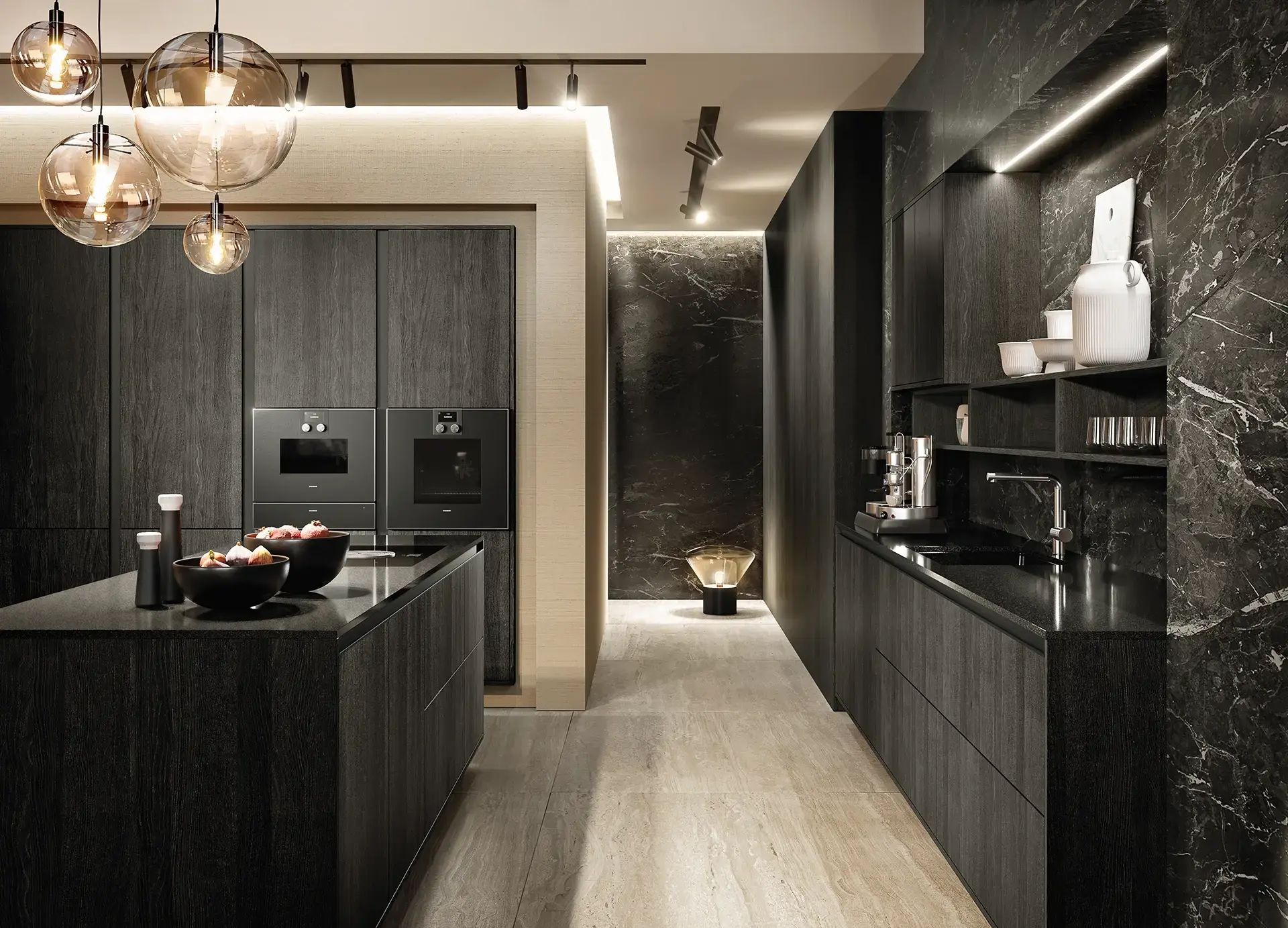 SieMatic SLC keuken met donker hout, kookeiland, natuurstenen look achterwand en verfijnde verlichting