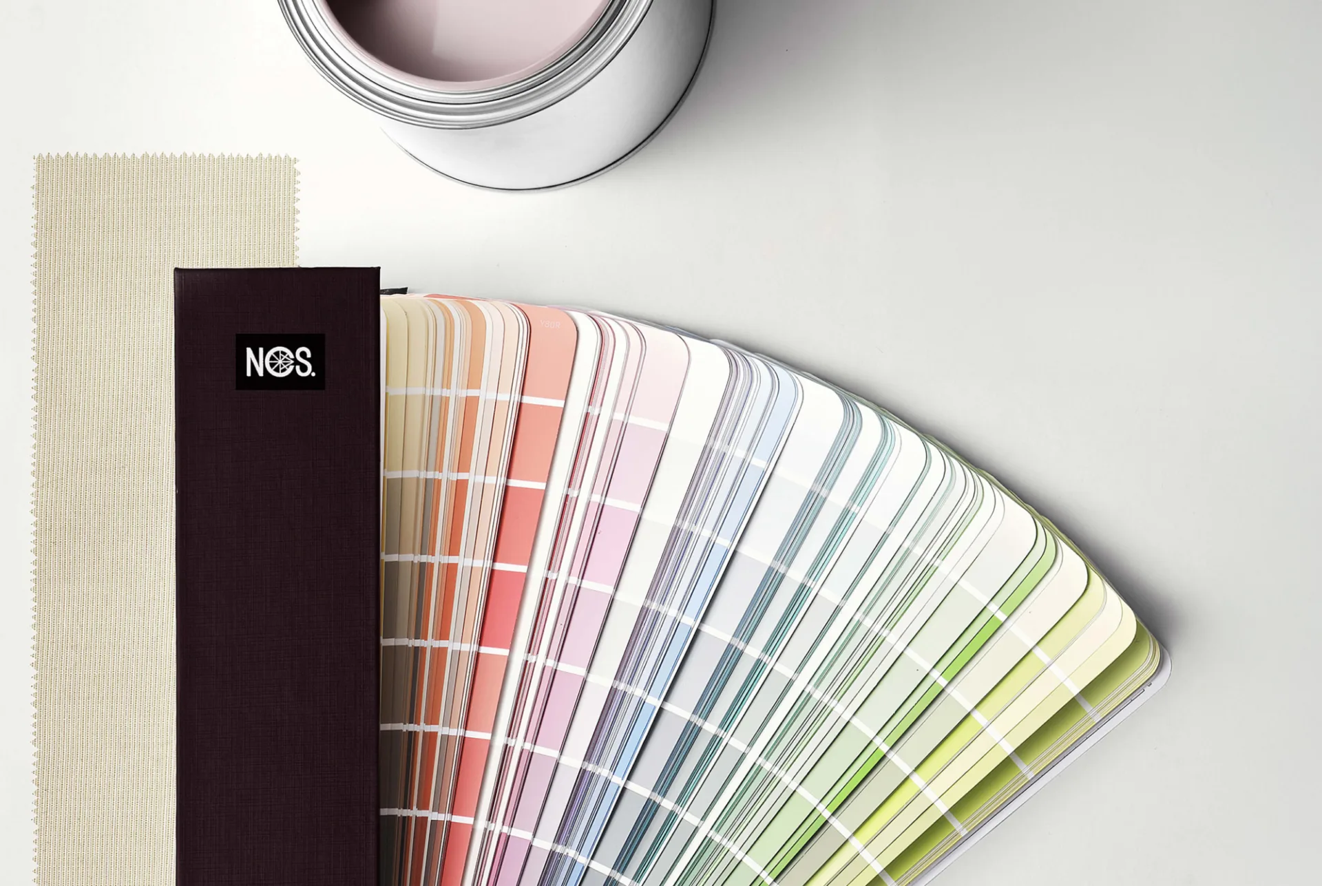 SieMatic ColorSystem met kleurstalen voor keukens in diverse kleuren en afwerkingen.