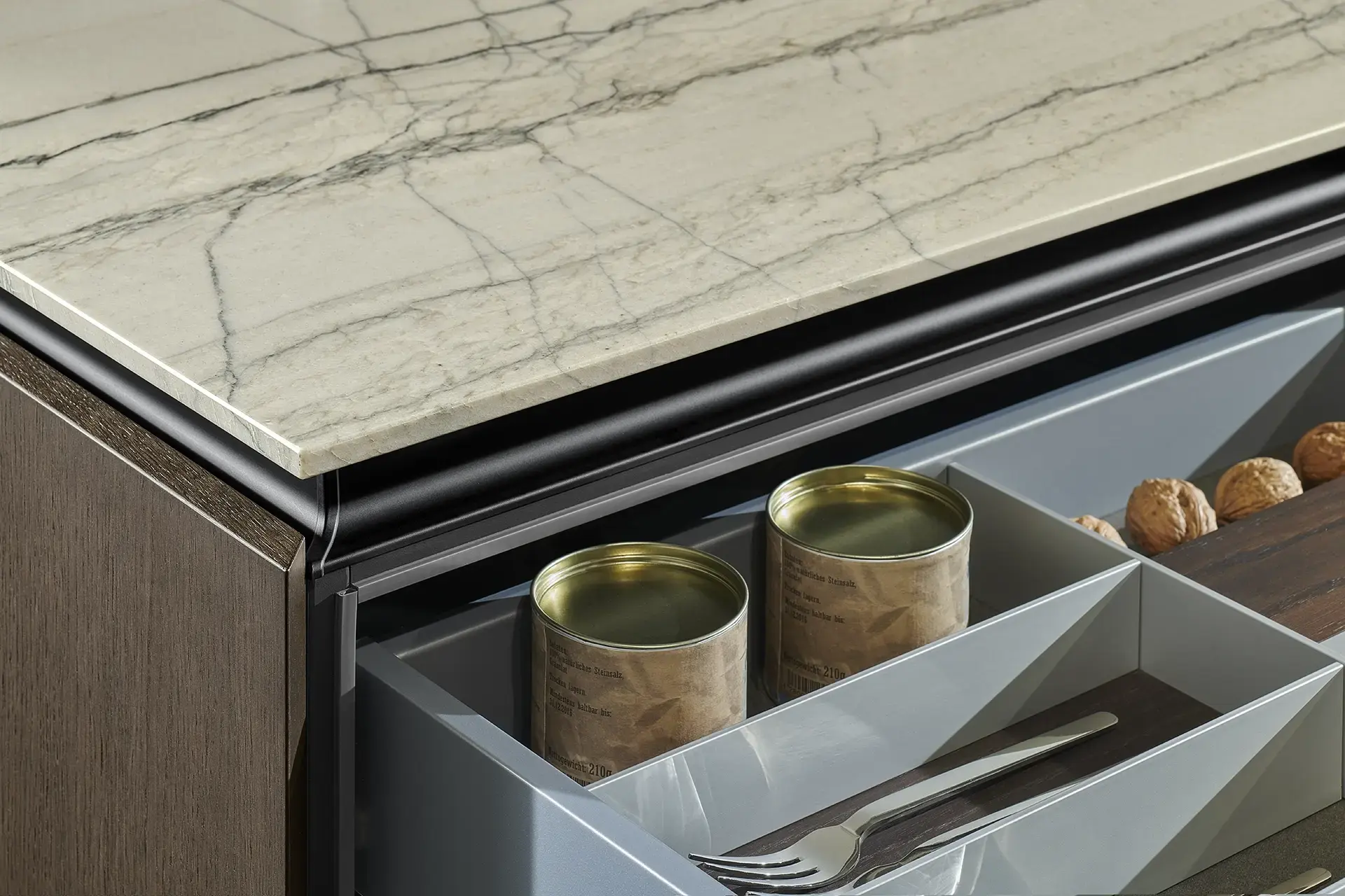 StoneDesign werkblad van de SieMatic S2 met verfijnde belijning en slanke randafwerking