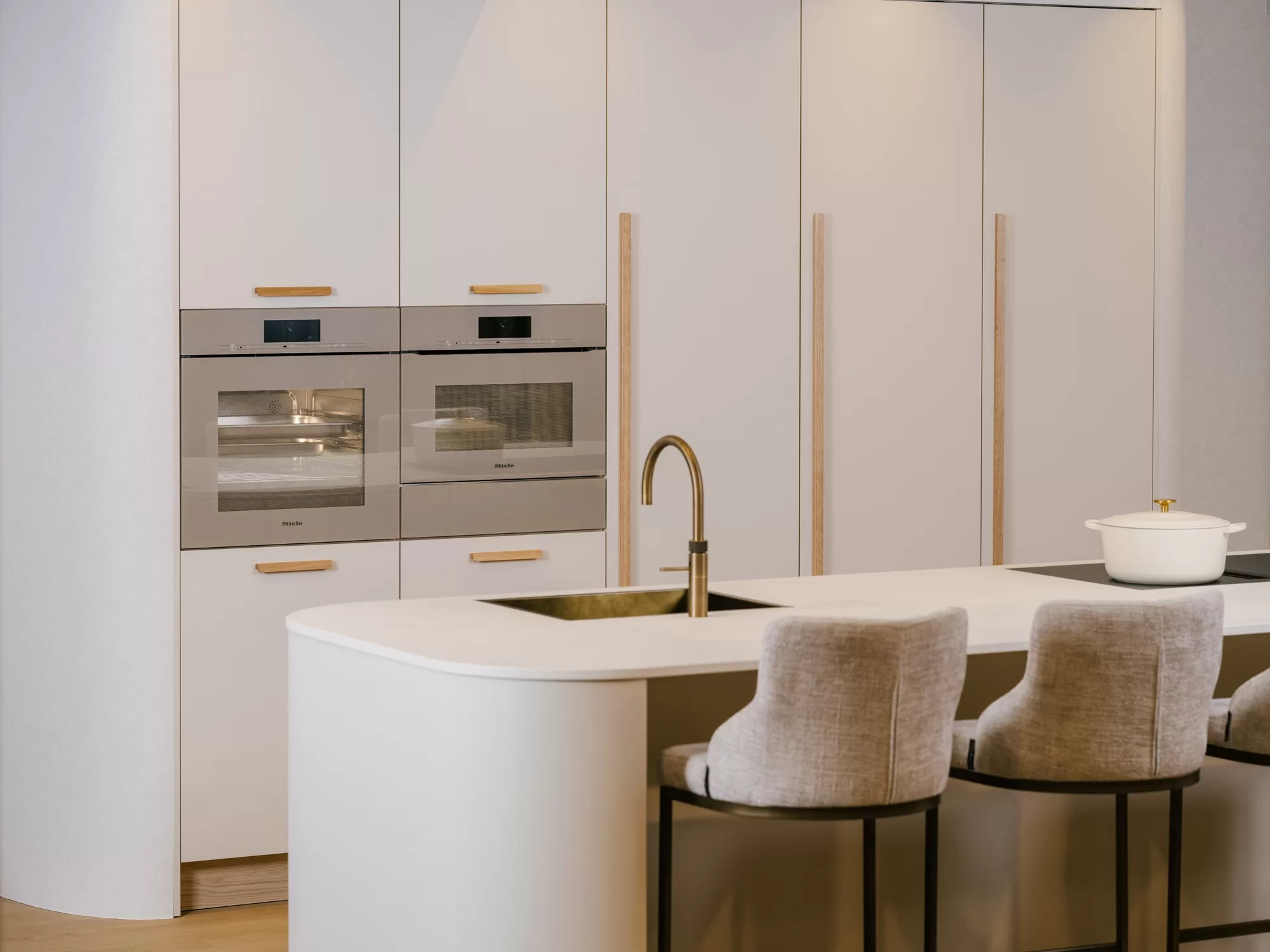 Miele Pearl Beige 16