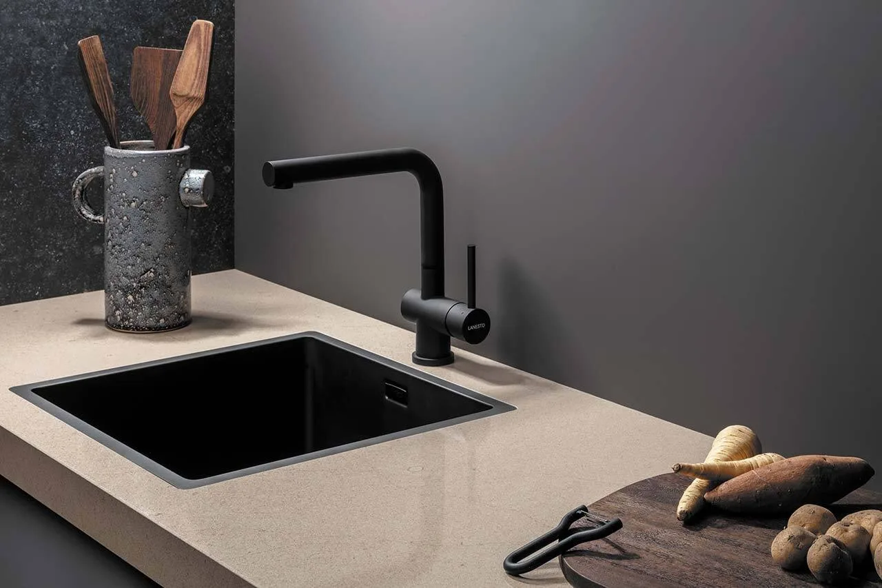 Z1 811 B IGEA01 V0020 102 Cosmolite Beige Igea Keukenblad met Spoelbak Lanesto kraan Sturdy Black